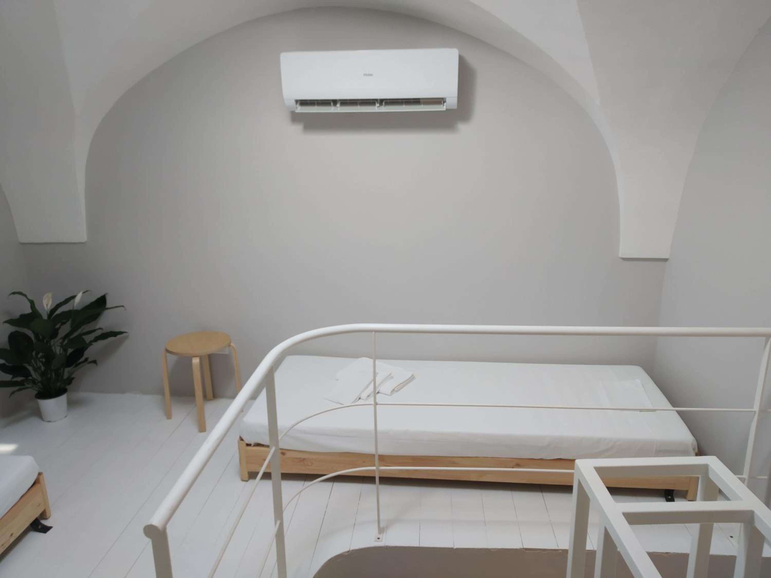 Standard Suite - Photo 14