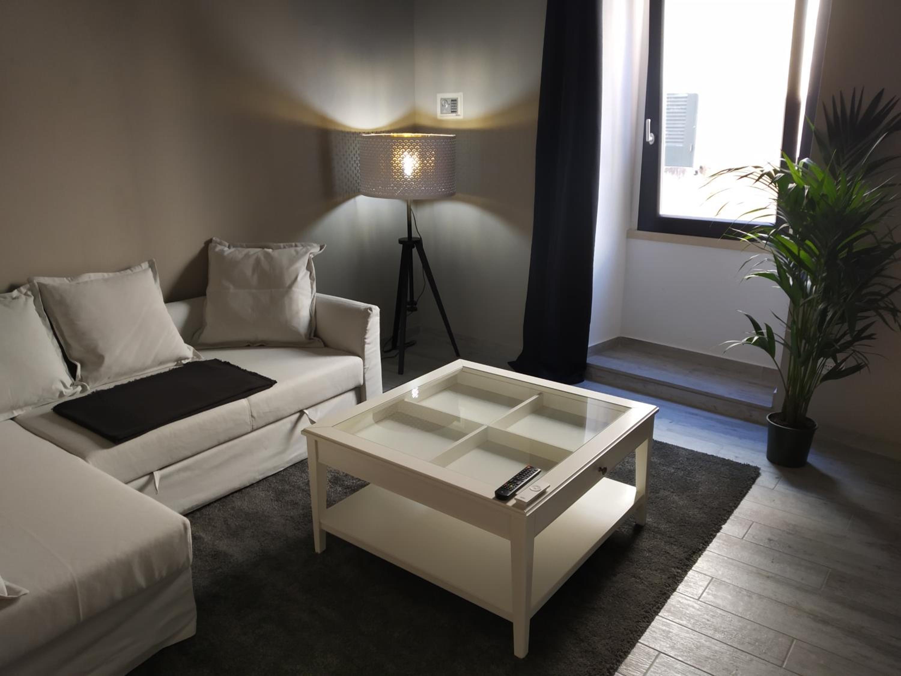 Standard Suite - Photo 7