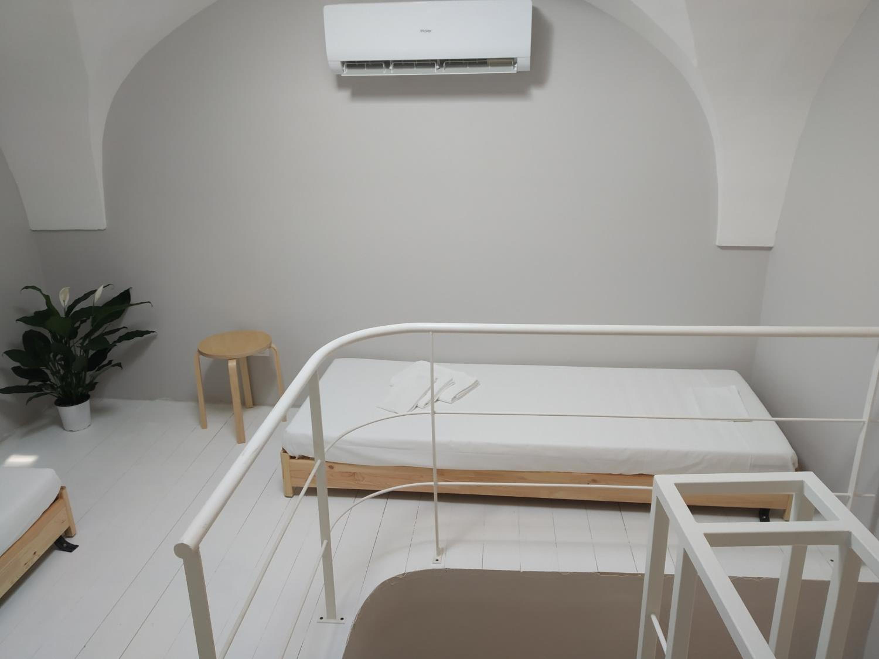 Standard Suite - Photo 15