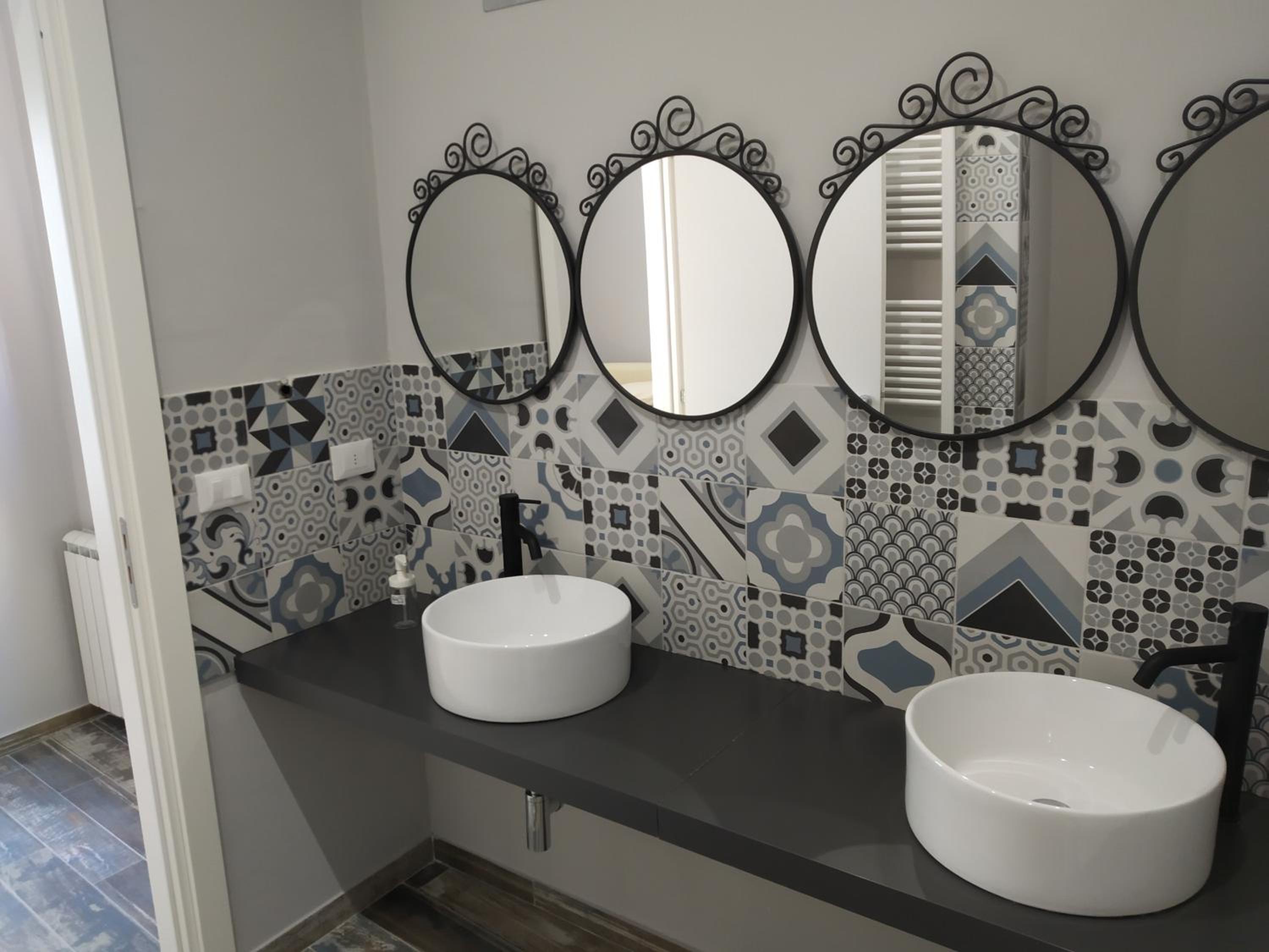 Deluxe King Room - Photo 15