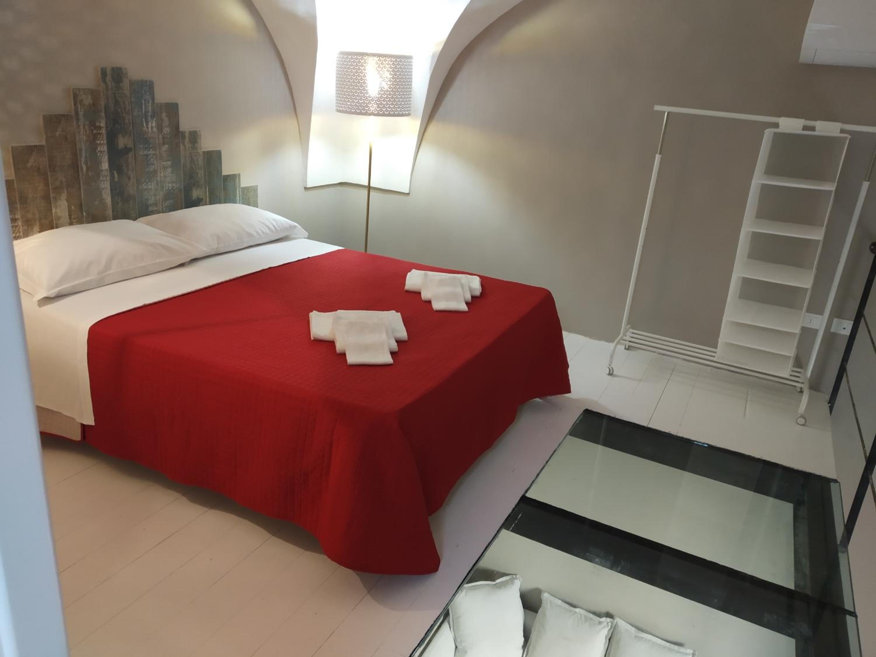 Standard Suite - Photo 12