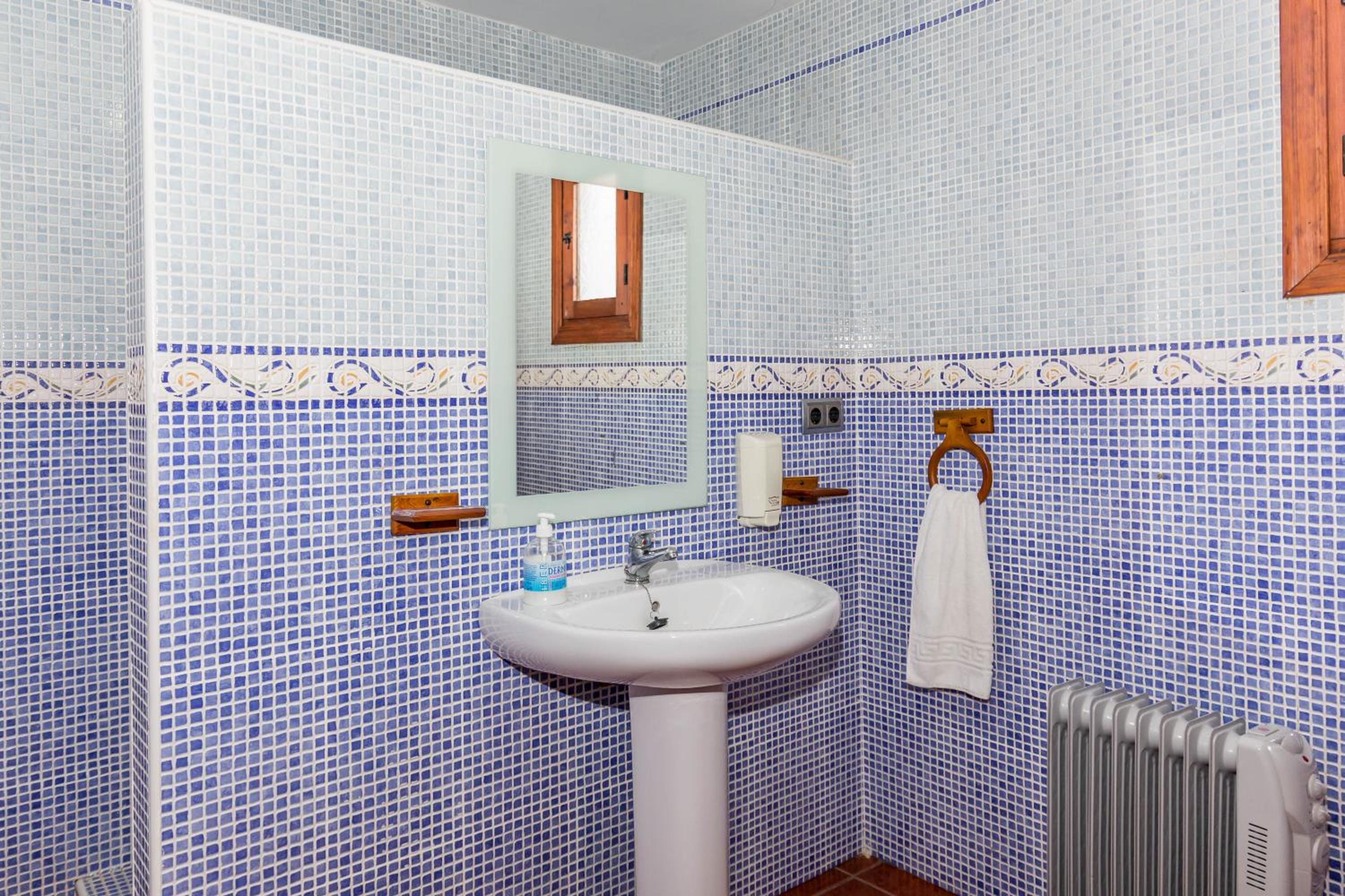 Three-Bedroom Townhouse - Photo 2