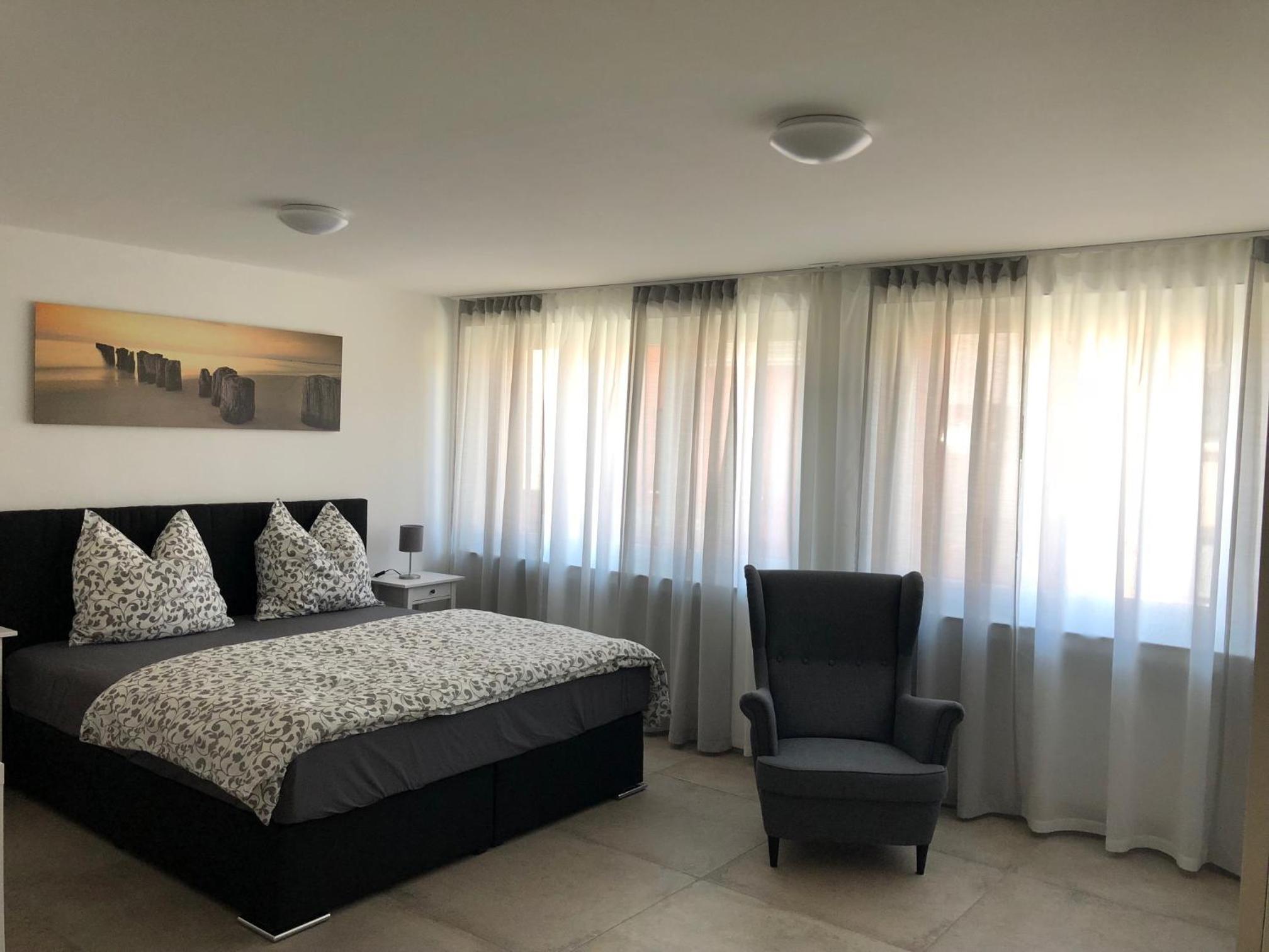 One-Bedroom Apartment - Photo 4