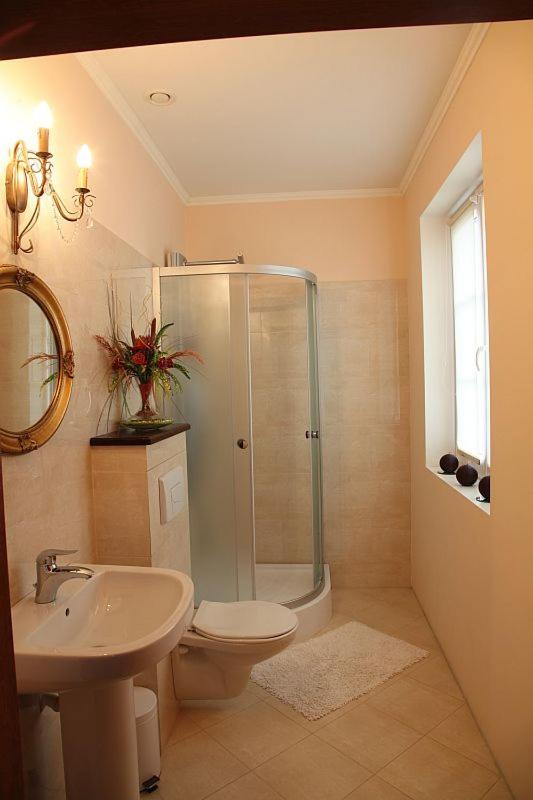 Standard Twin Room With Sofa photo 2