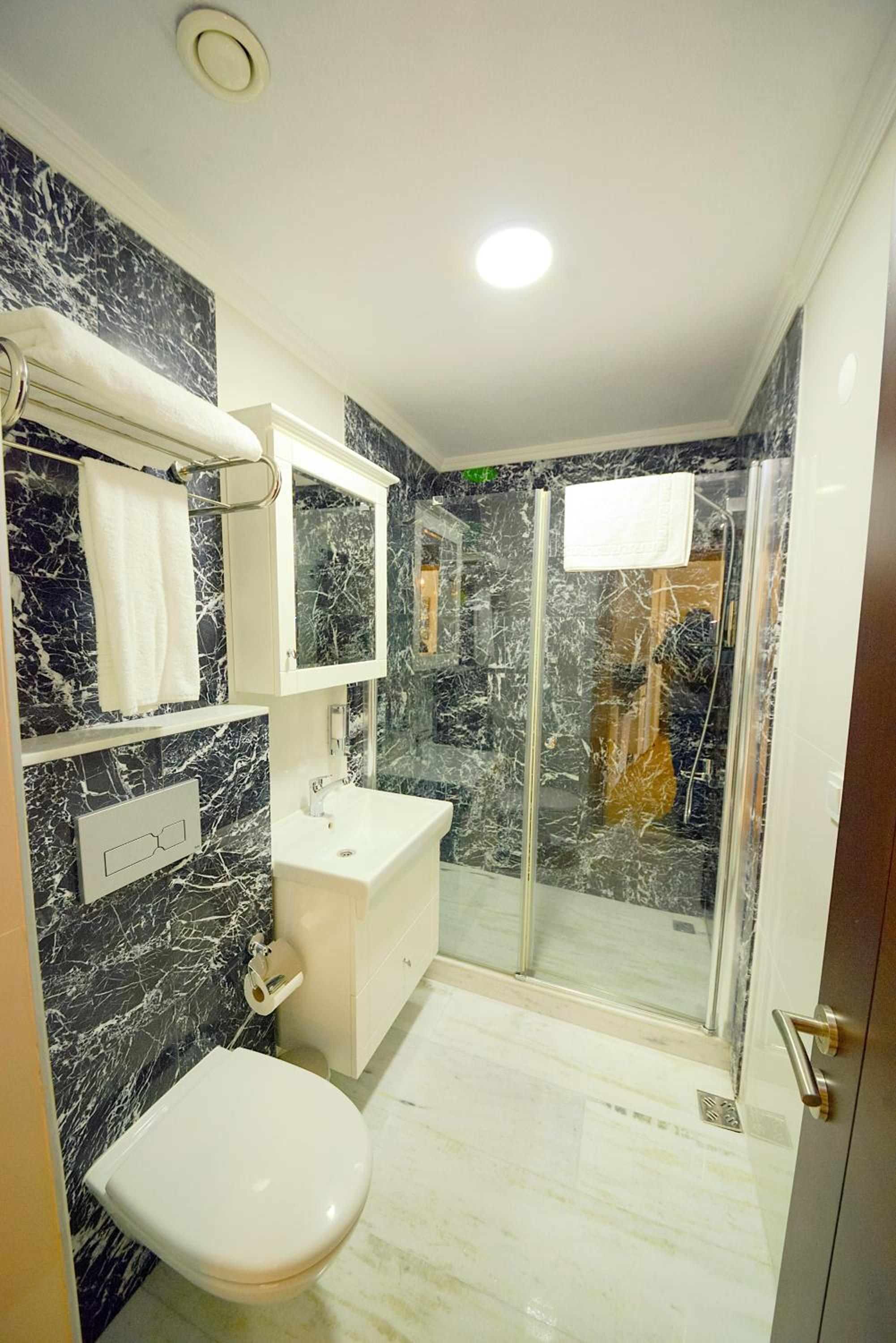 Executive Suite - Photo 5