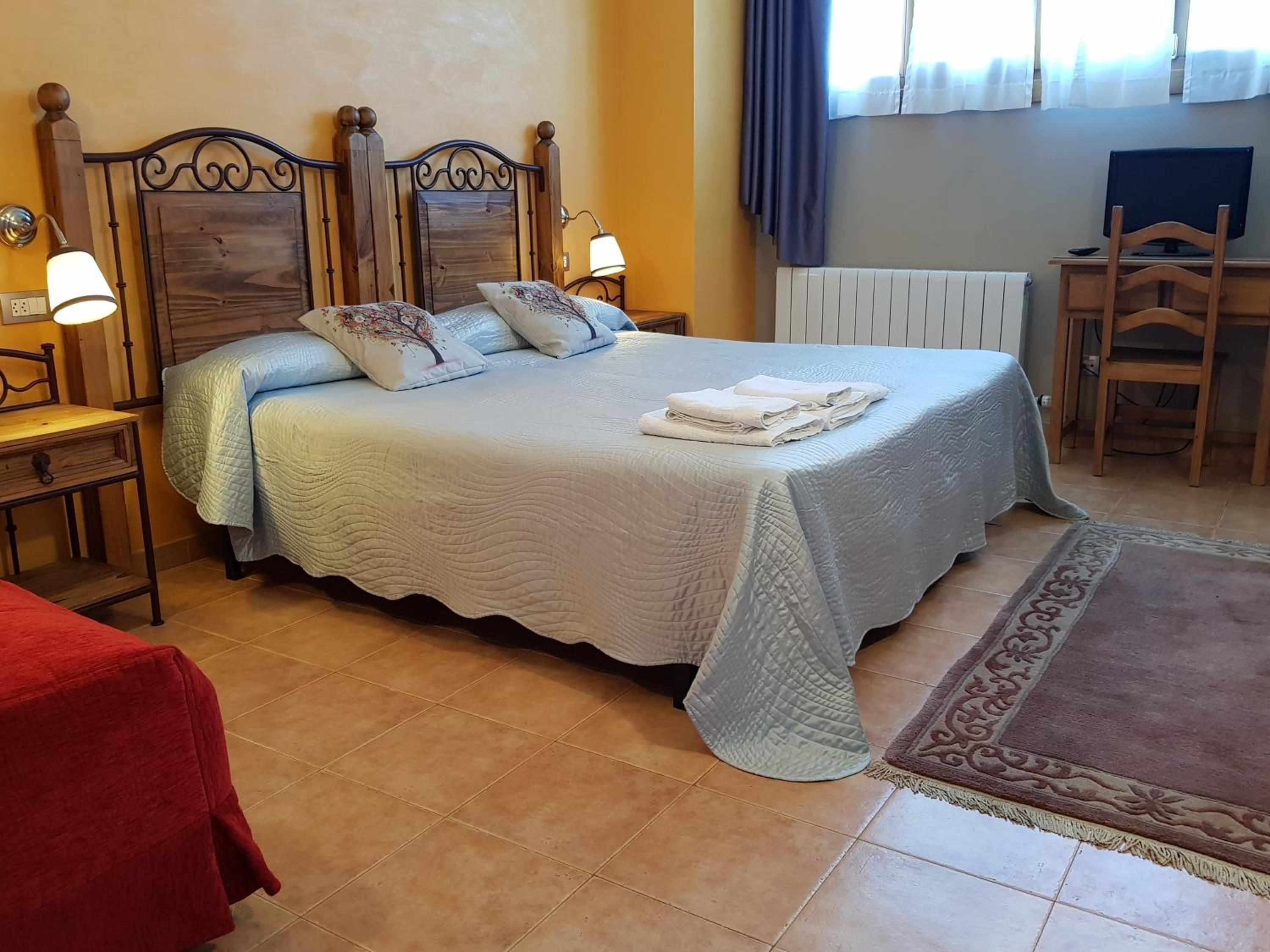 Deluxe Double or Twin Room photo 3