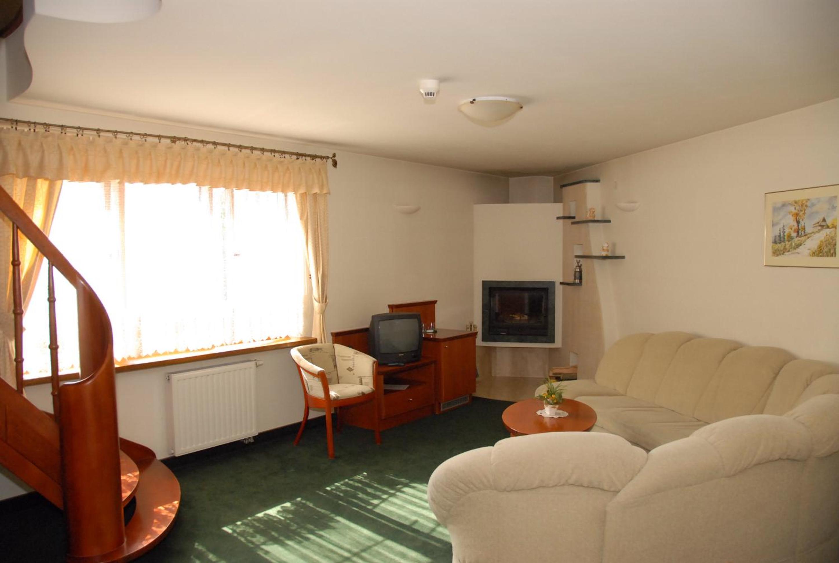 Luxury Apartment - Photo 2