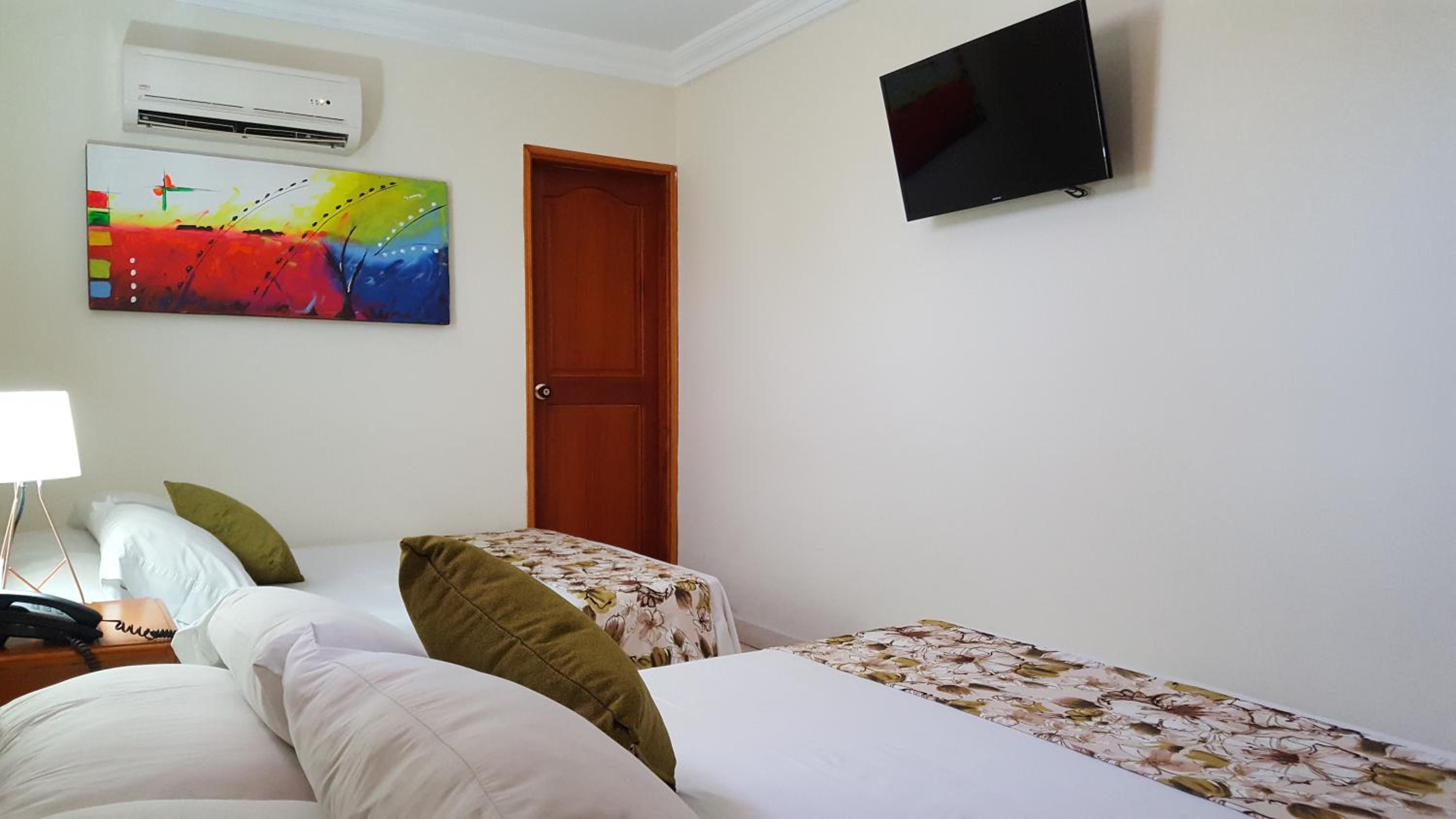 Standard Family Room - Photo 6