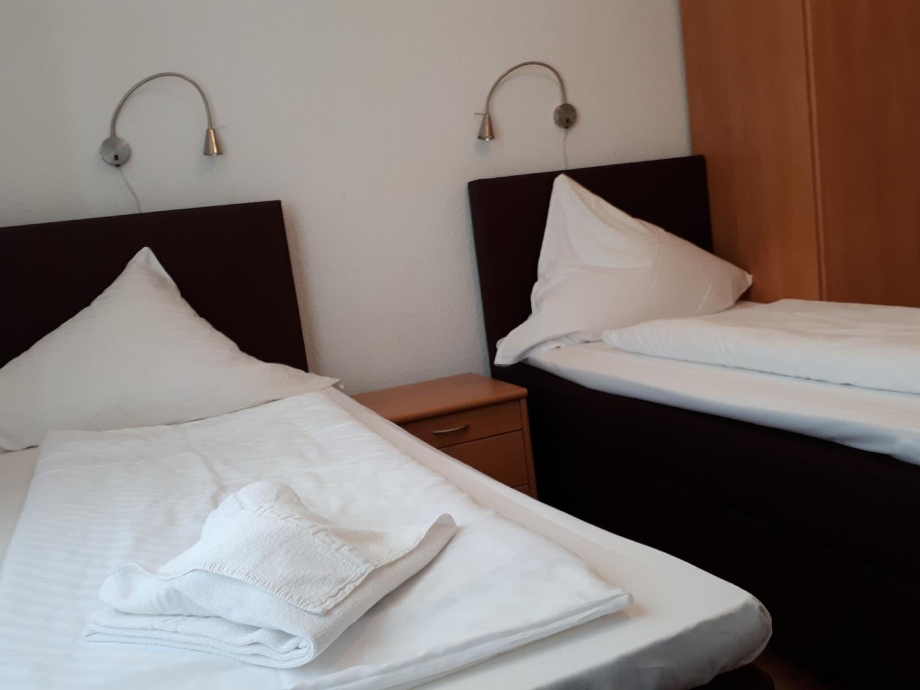 Standard Twin Room - Photo 1