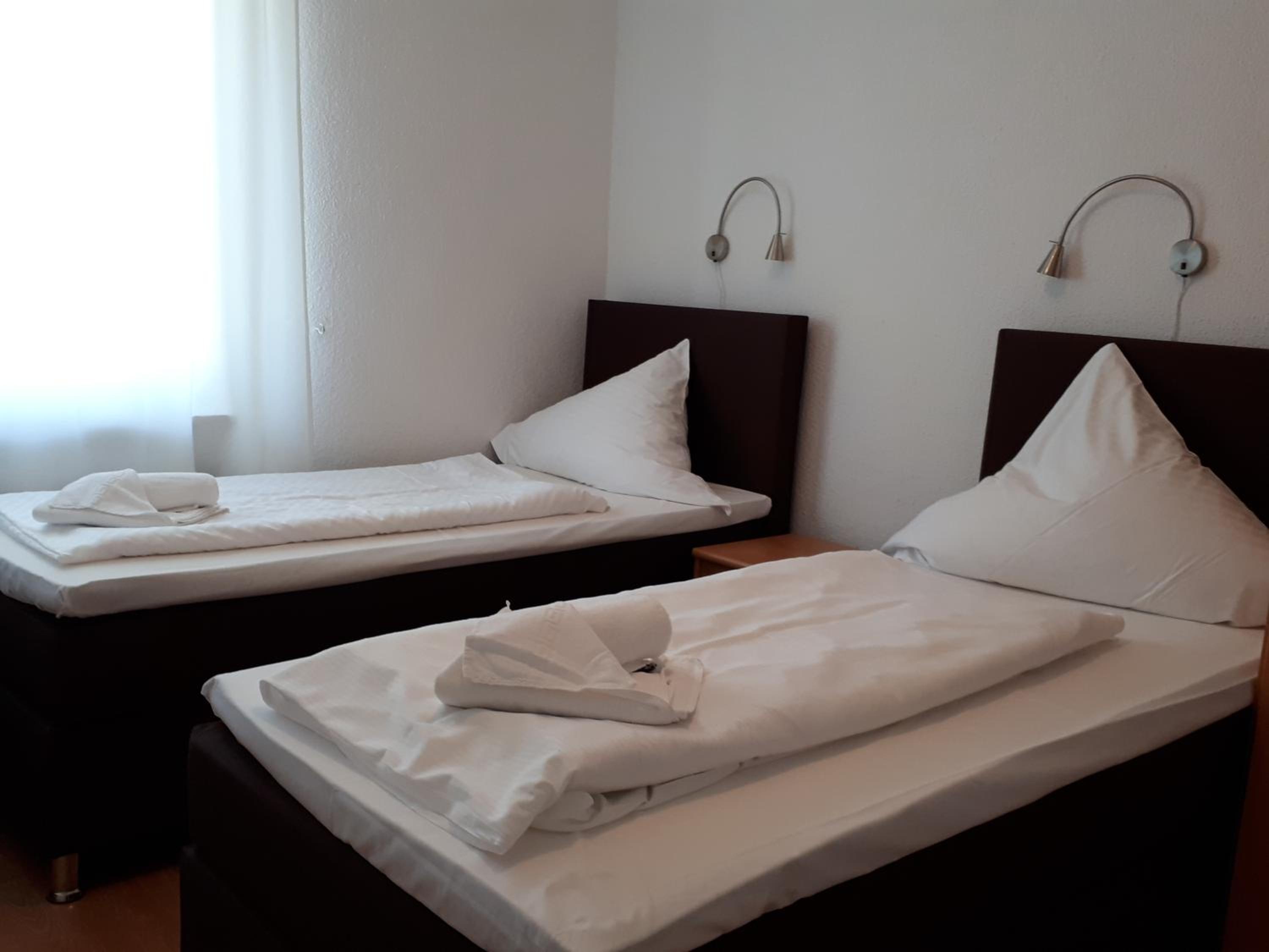 Standard Twin Room - Photo 5