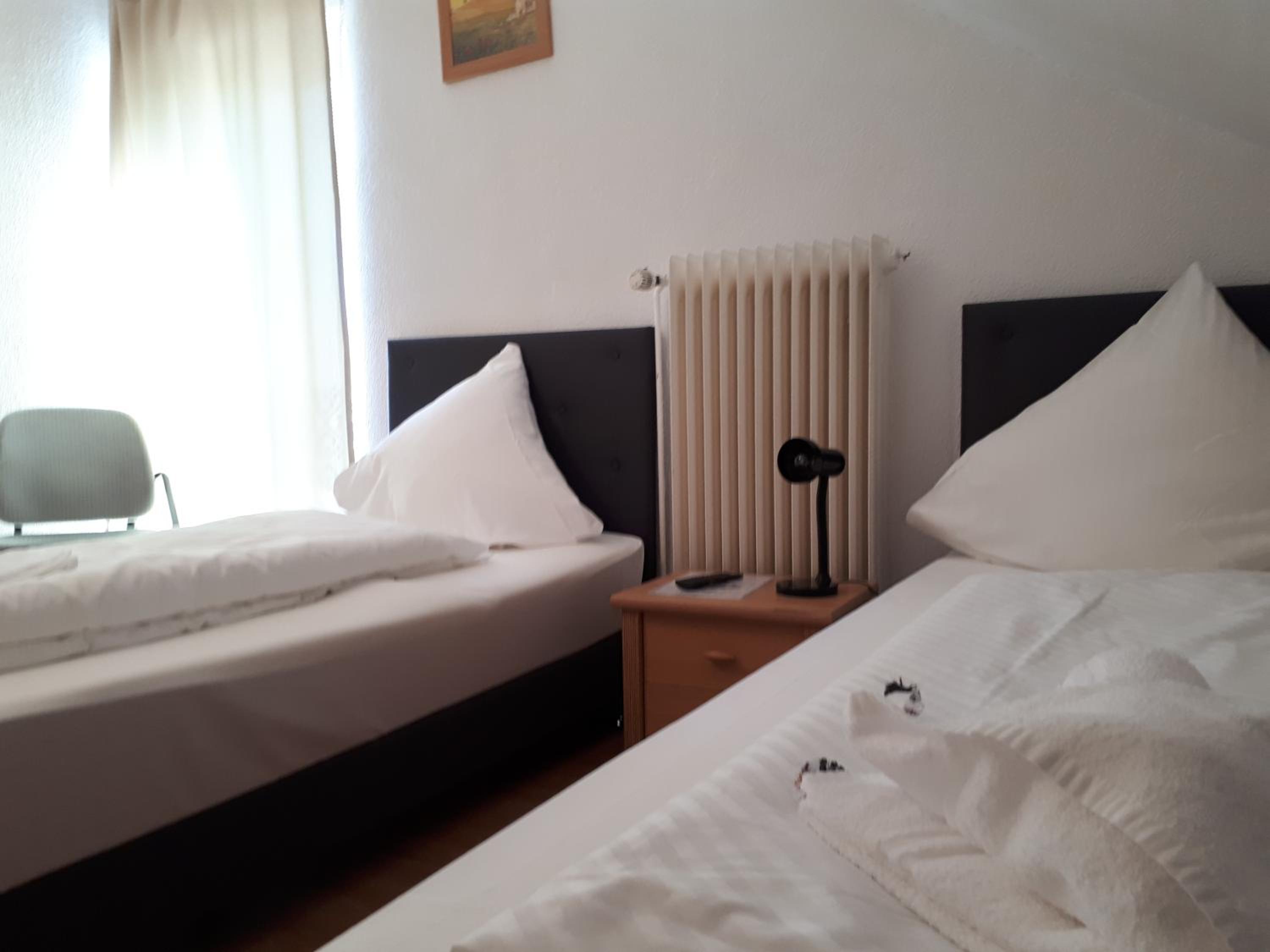 Standard Twin Room - Photo 7