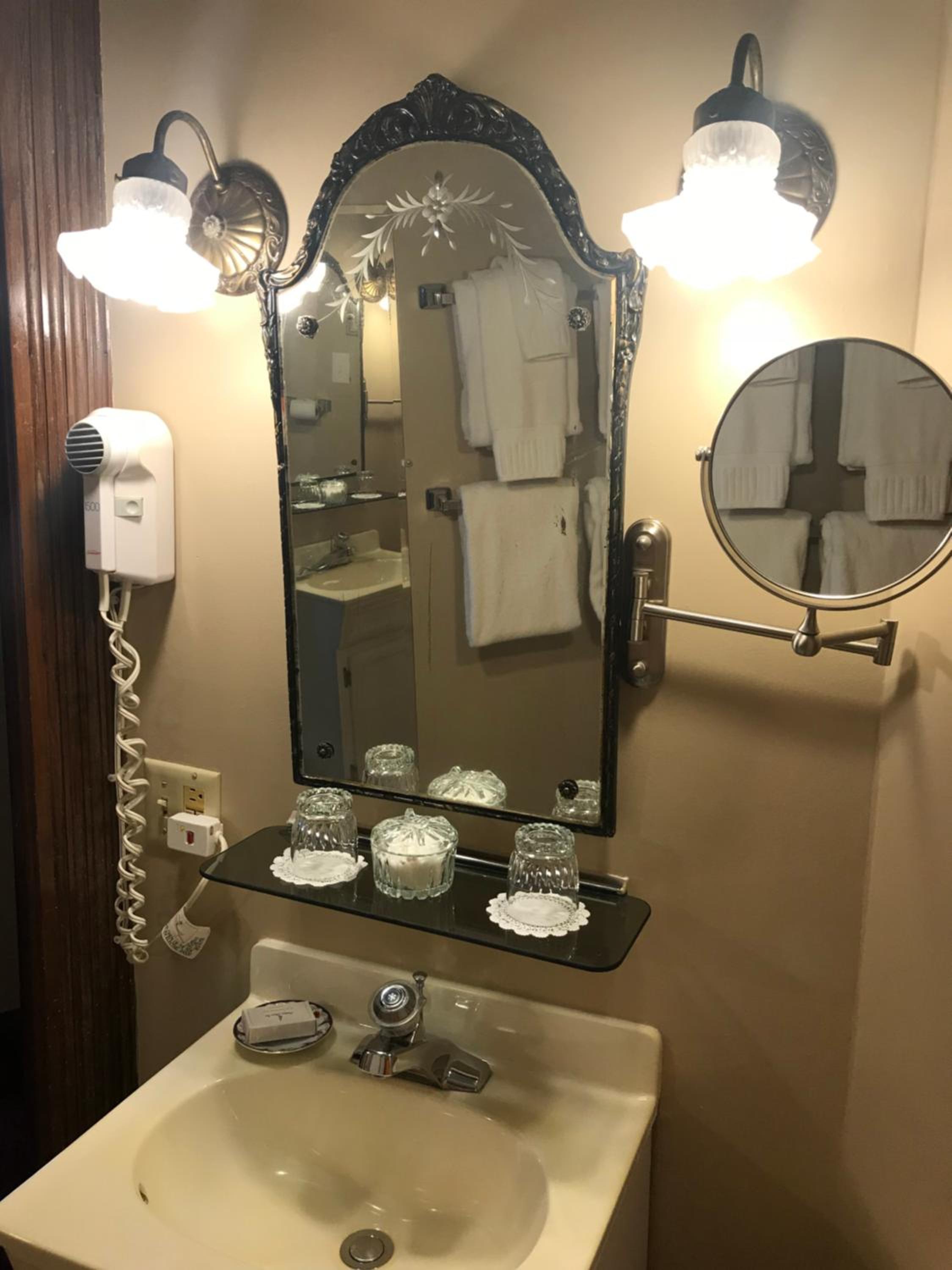 Queen Room photo 3