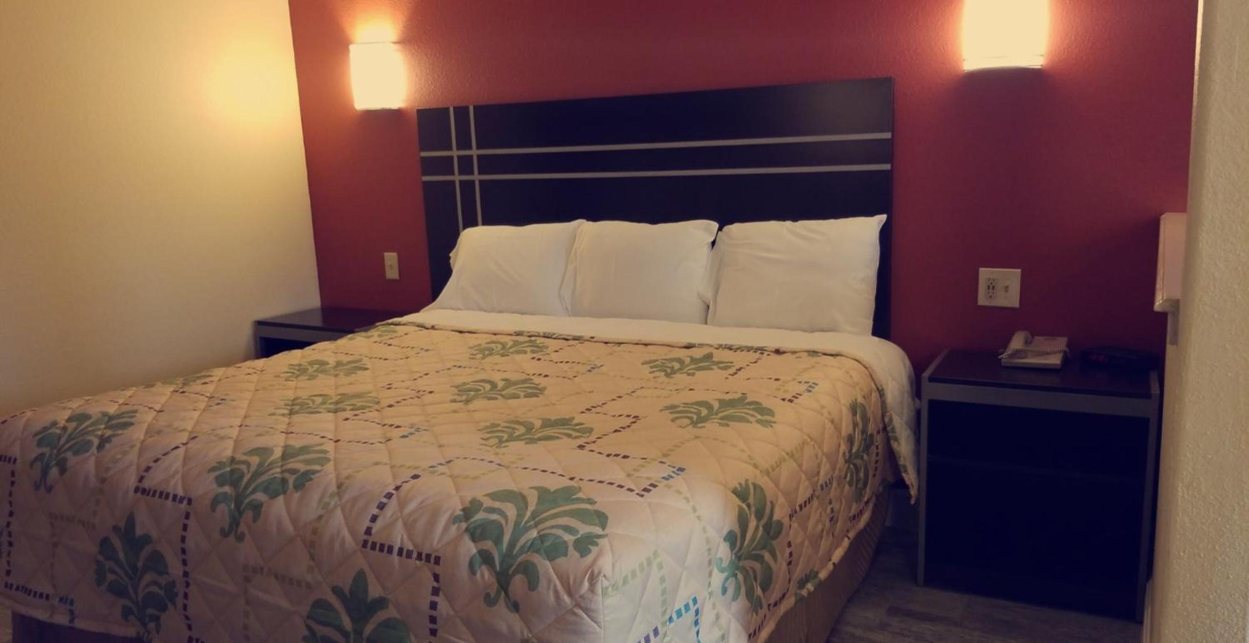 King Room - Non-Smoking - Photo 6