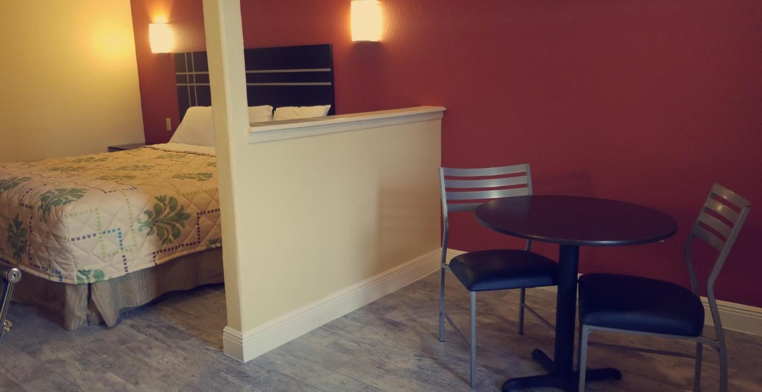 King Room - Non-Smoking - Photo 1