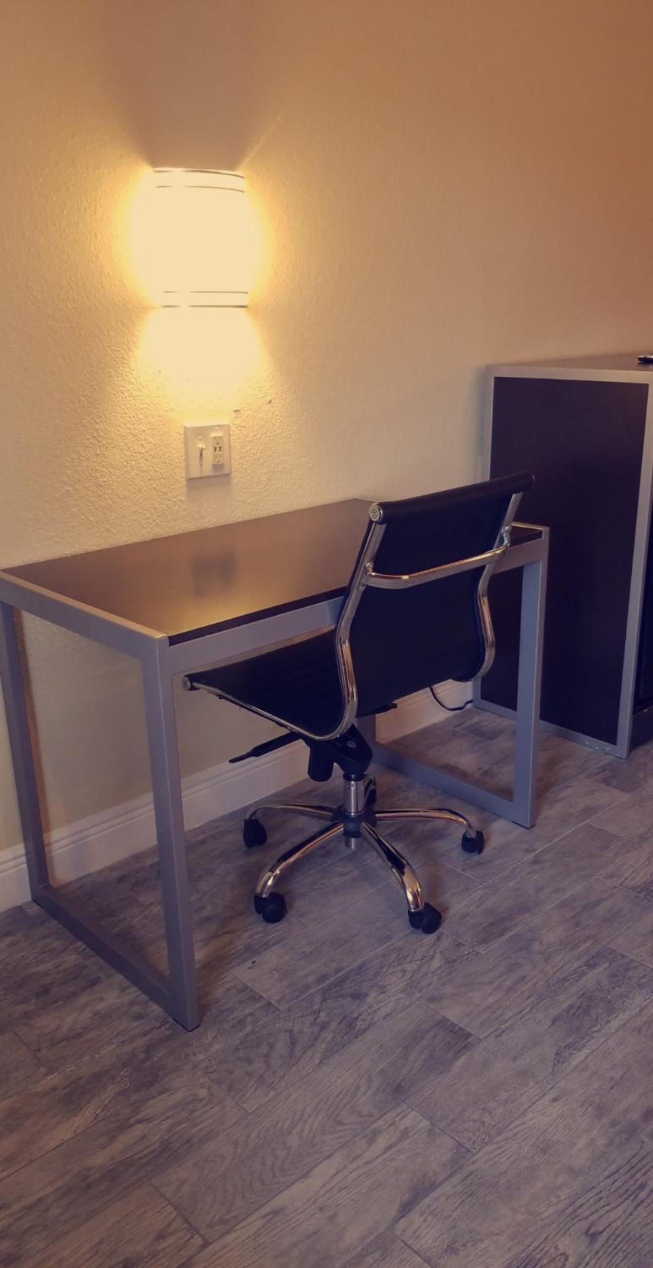 King Room - Non-Smoking - Photo 3