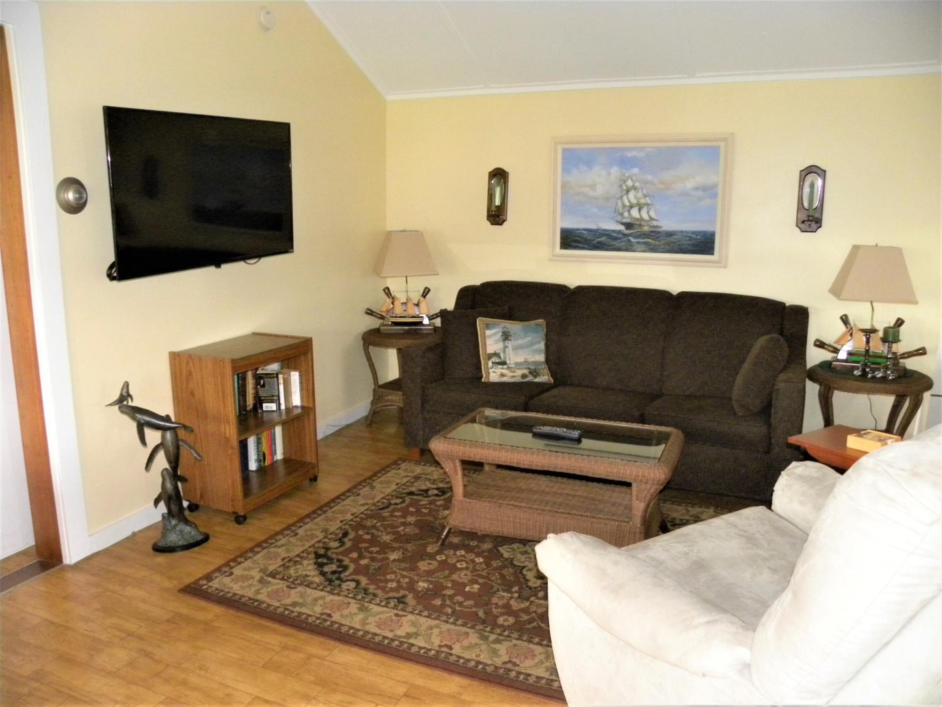 Deluxe One Bedroom Cottage with King Bed and Sea View - Photo 3