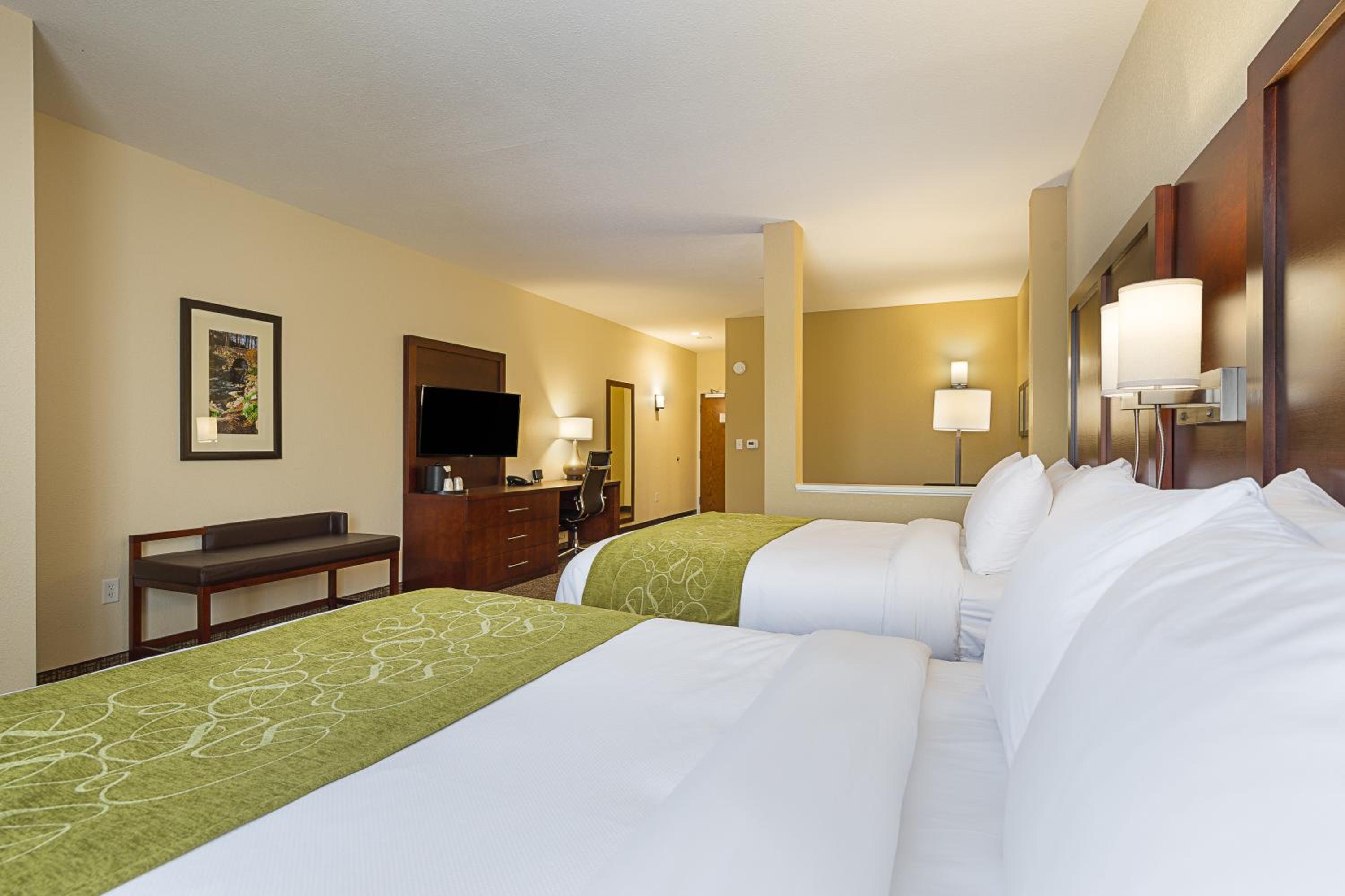 Suite with Two Queen Beds - Accessible/Non-Smoking photo 2
