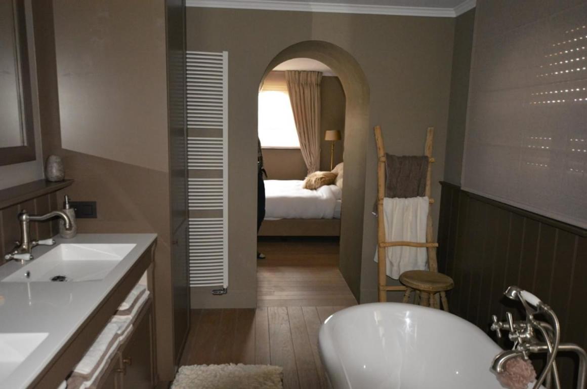 Double Room with Private Bathroom photo 3
