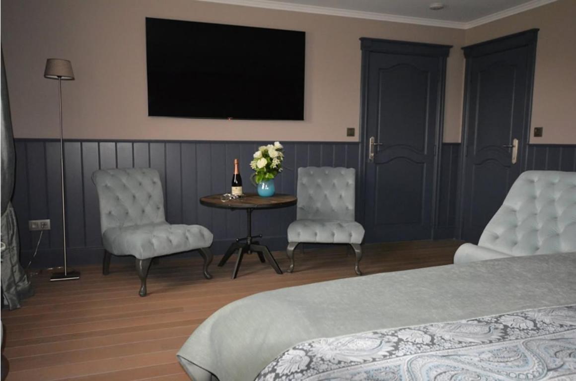 King Suite with Spa Bath