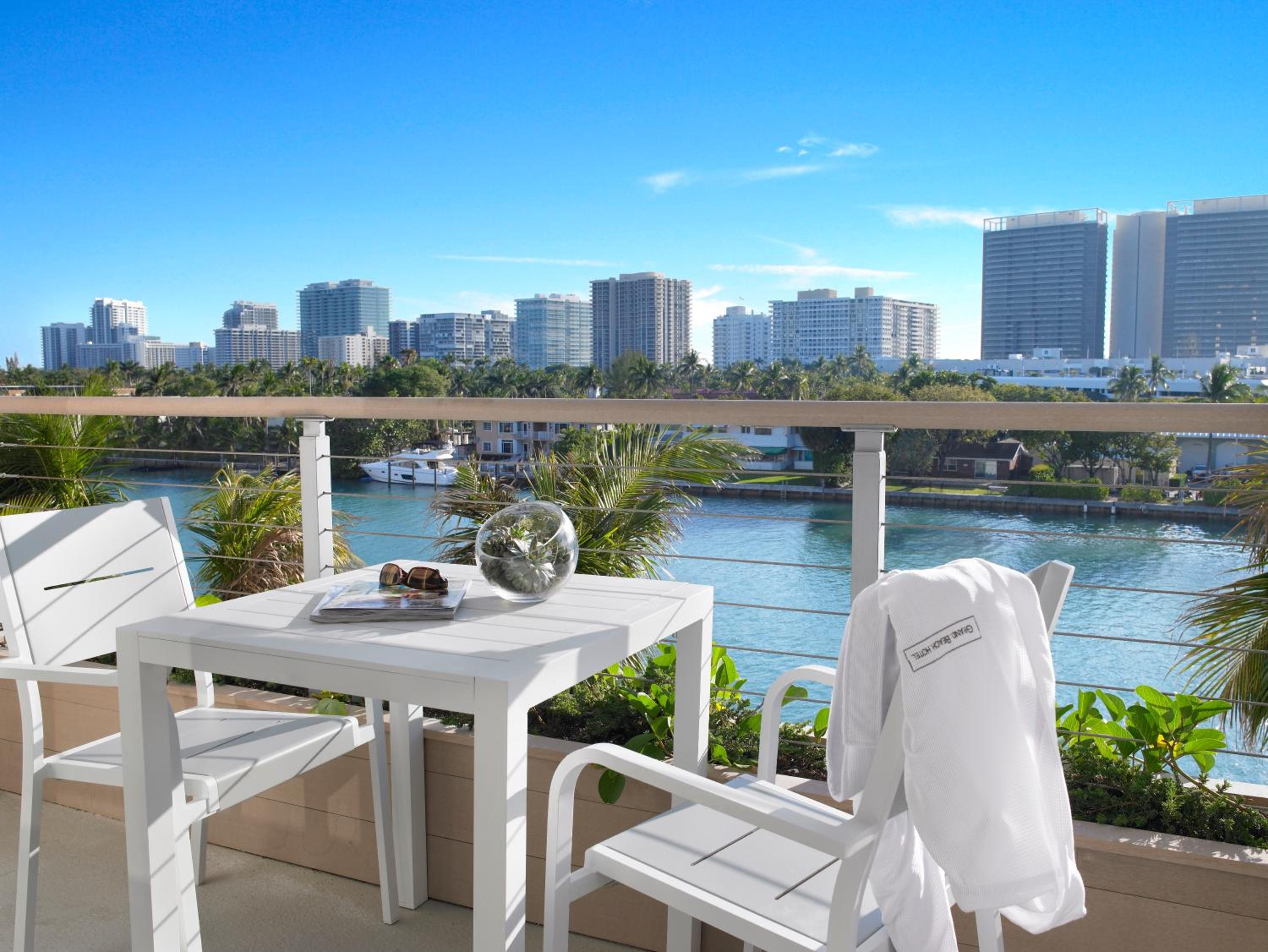 Two-Bedroom King/Two Double Suite with Water View photo 3