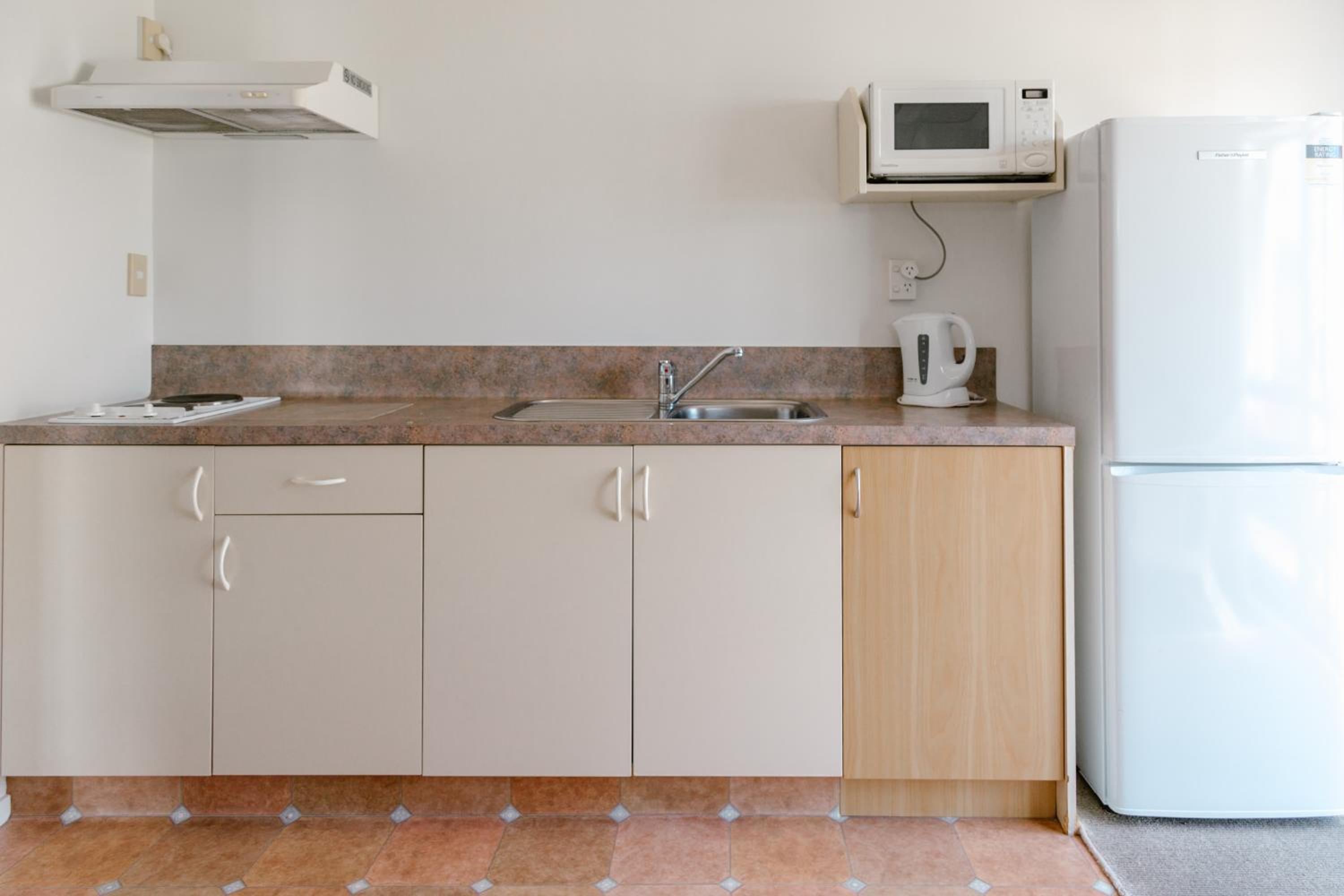 Small Two-Bedroom Apartment - Ground Floor - 10 photo 2
