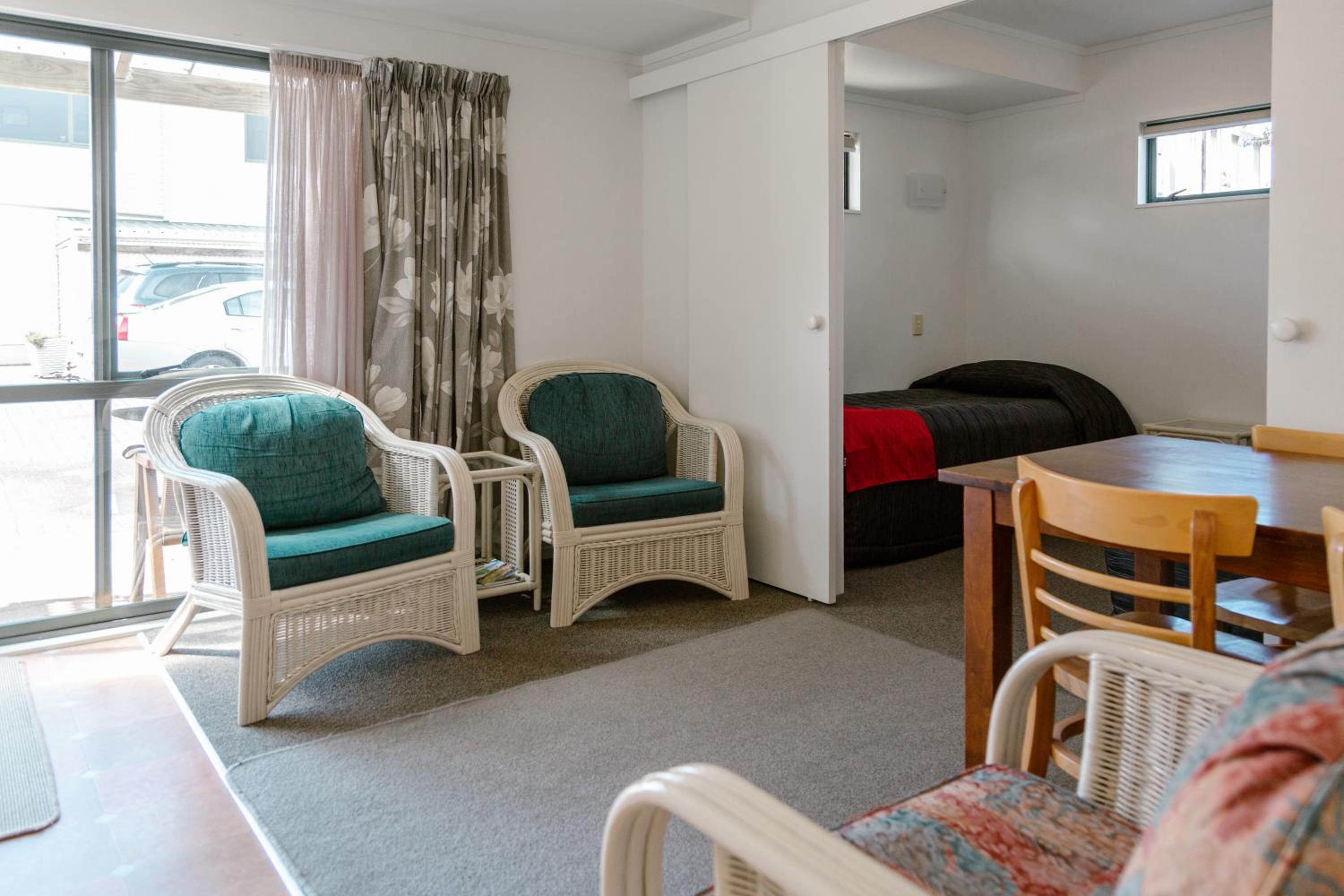 Small Two-Bedroom Apartment - Ground Floor - 10 photo 1