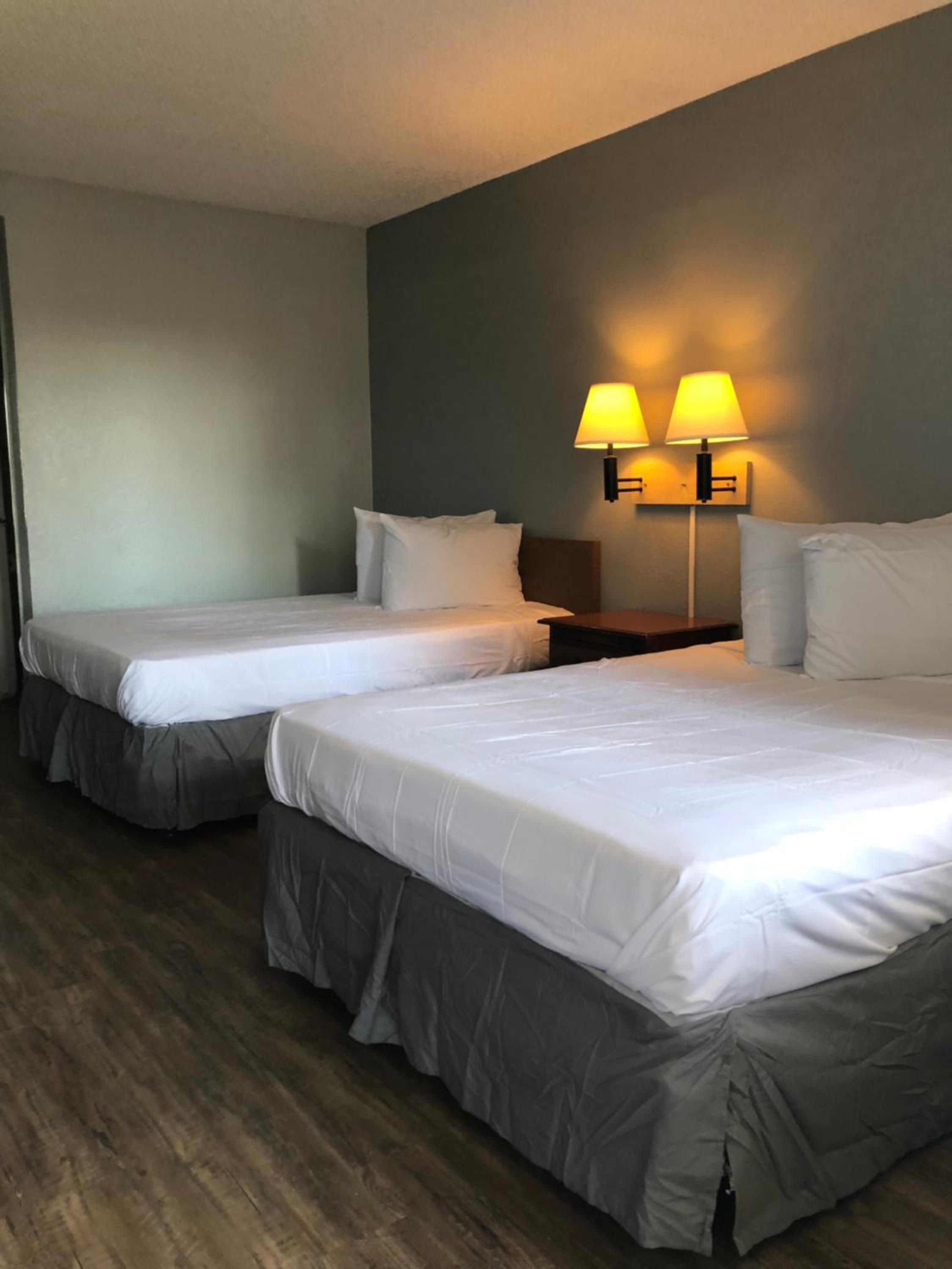 Classic Room with Full and Twin Bed photo 1