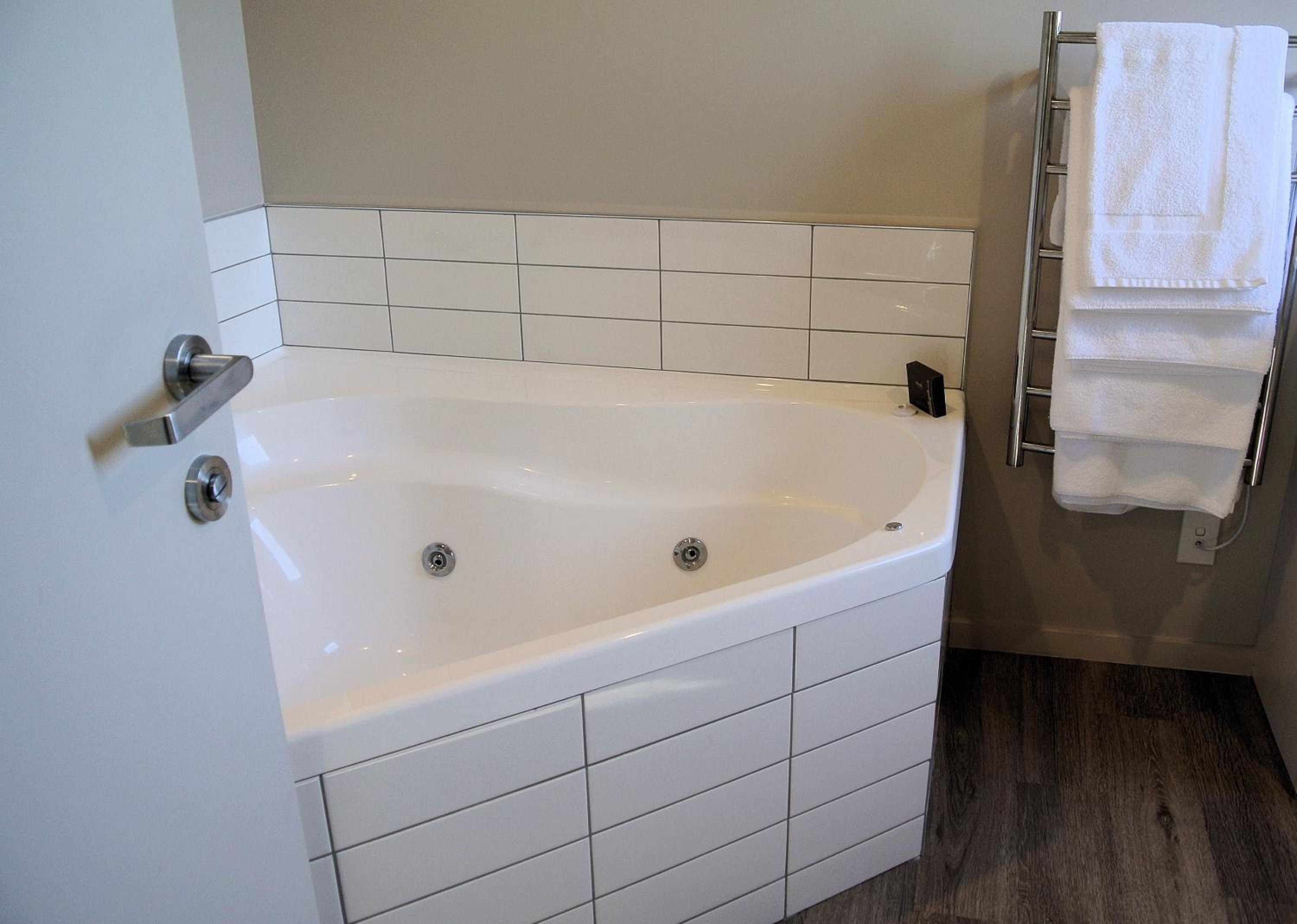One-Bedroom Apartment with Spa Bath photo 2