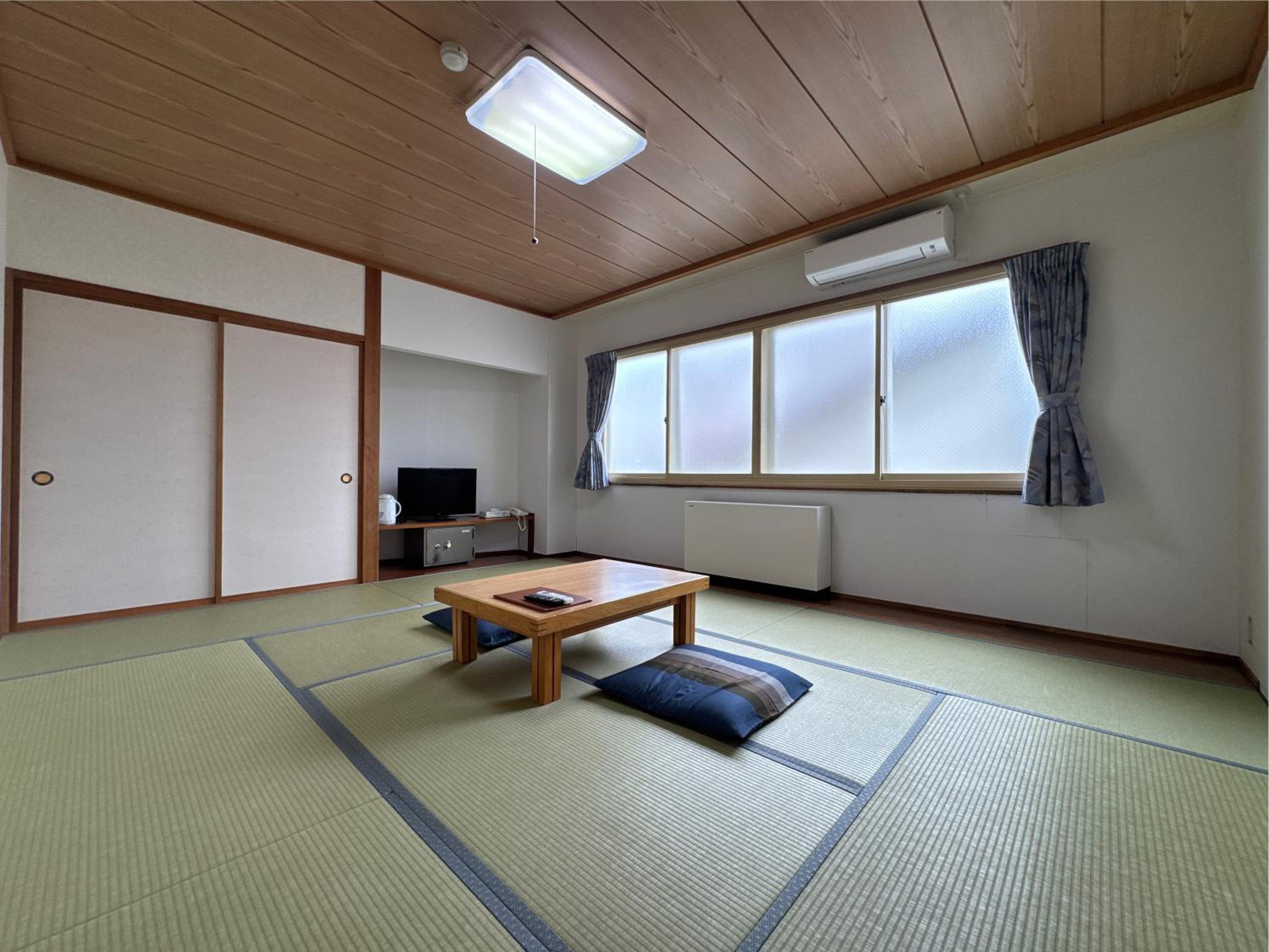 Japanese-Style Quadruple Room photo 1