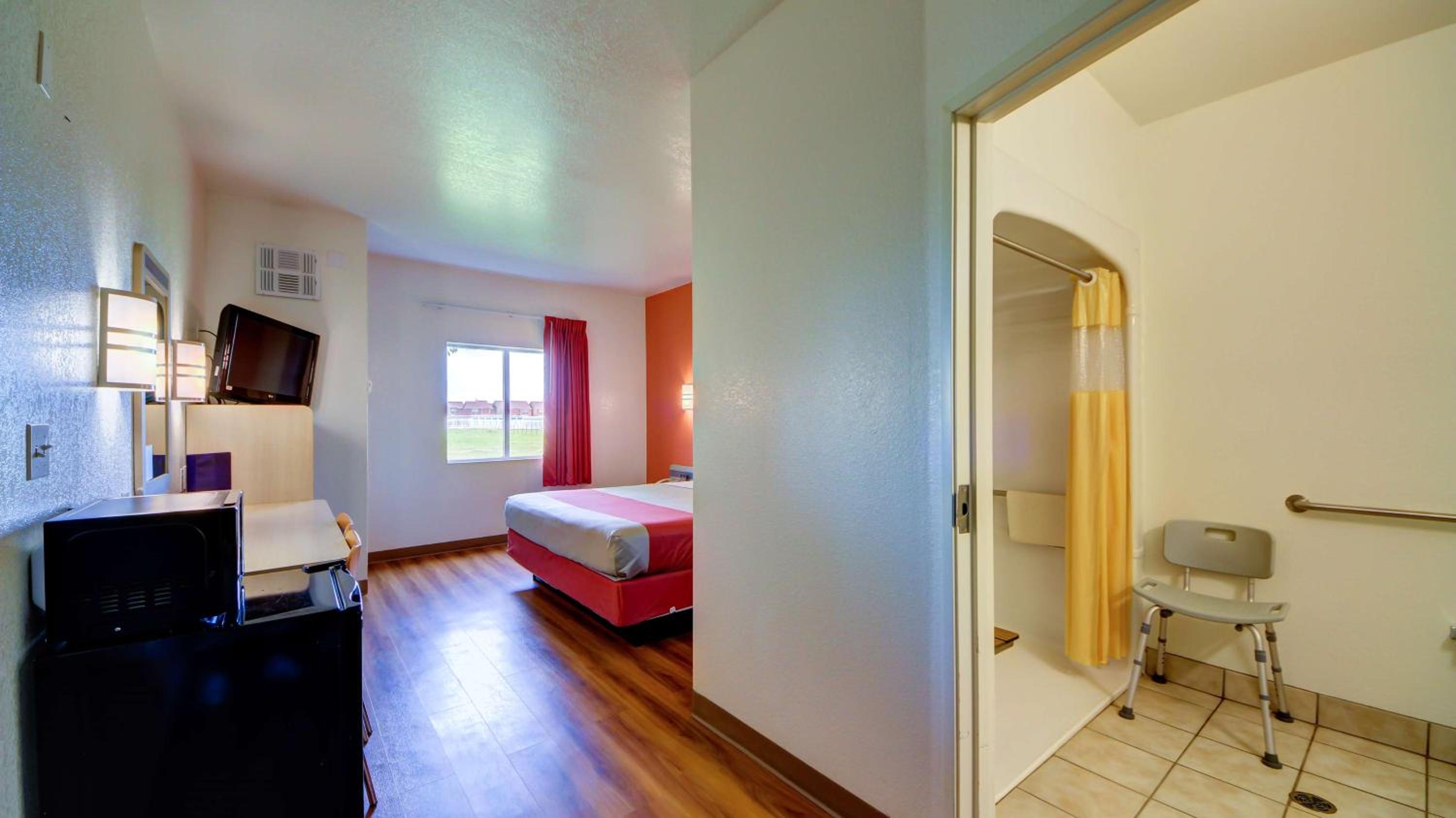 King Room - Non-Smoking photo 1