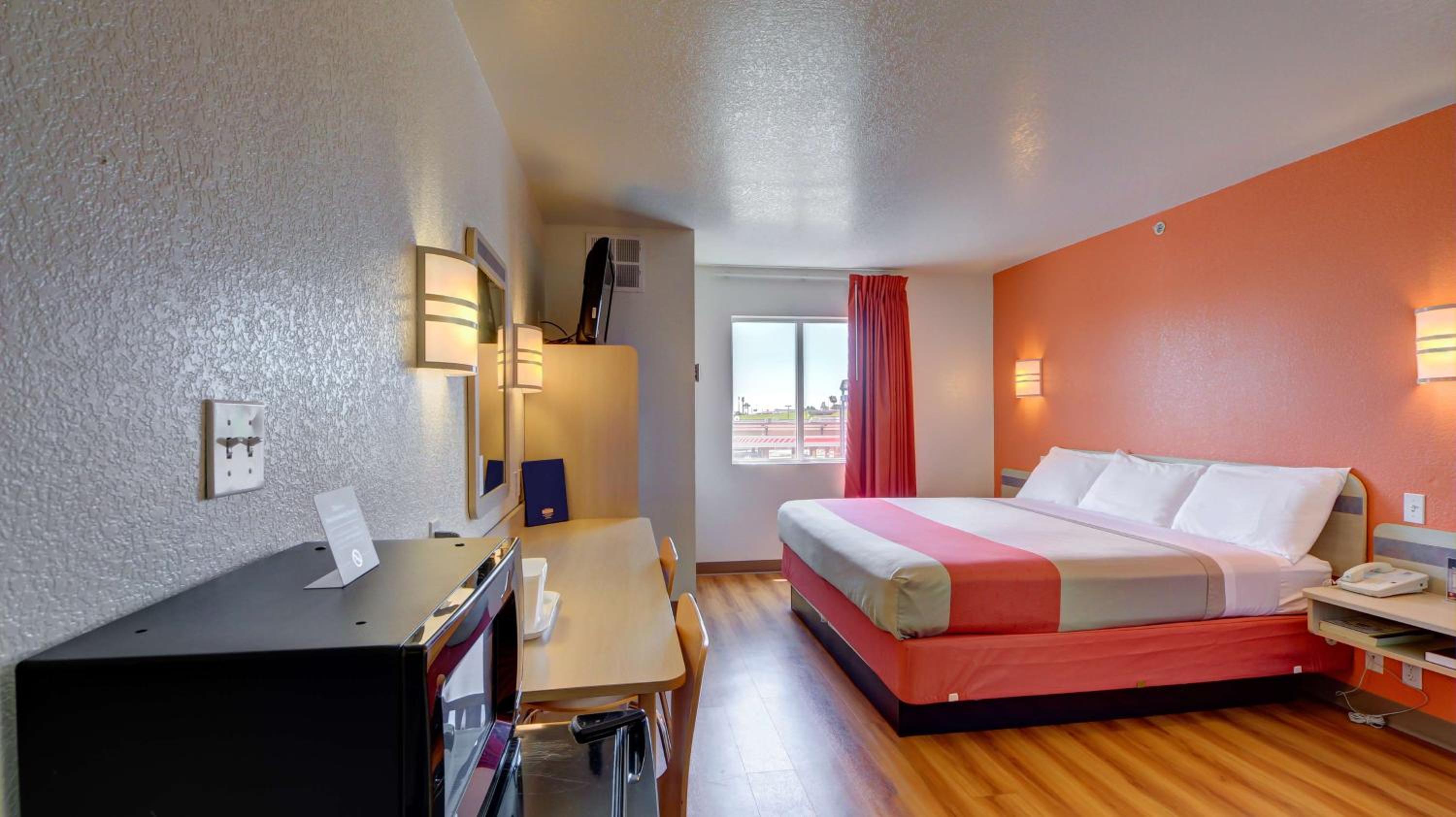 King Room - Disability Access - Non-Smoking photo 3