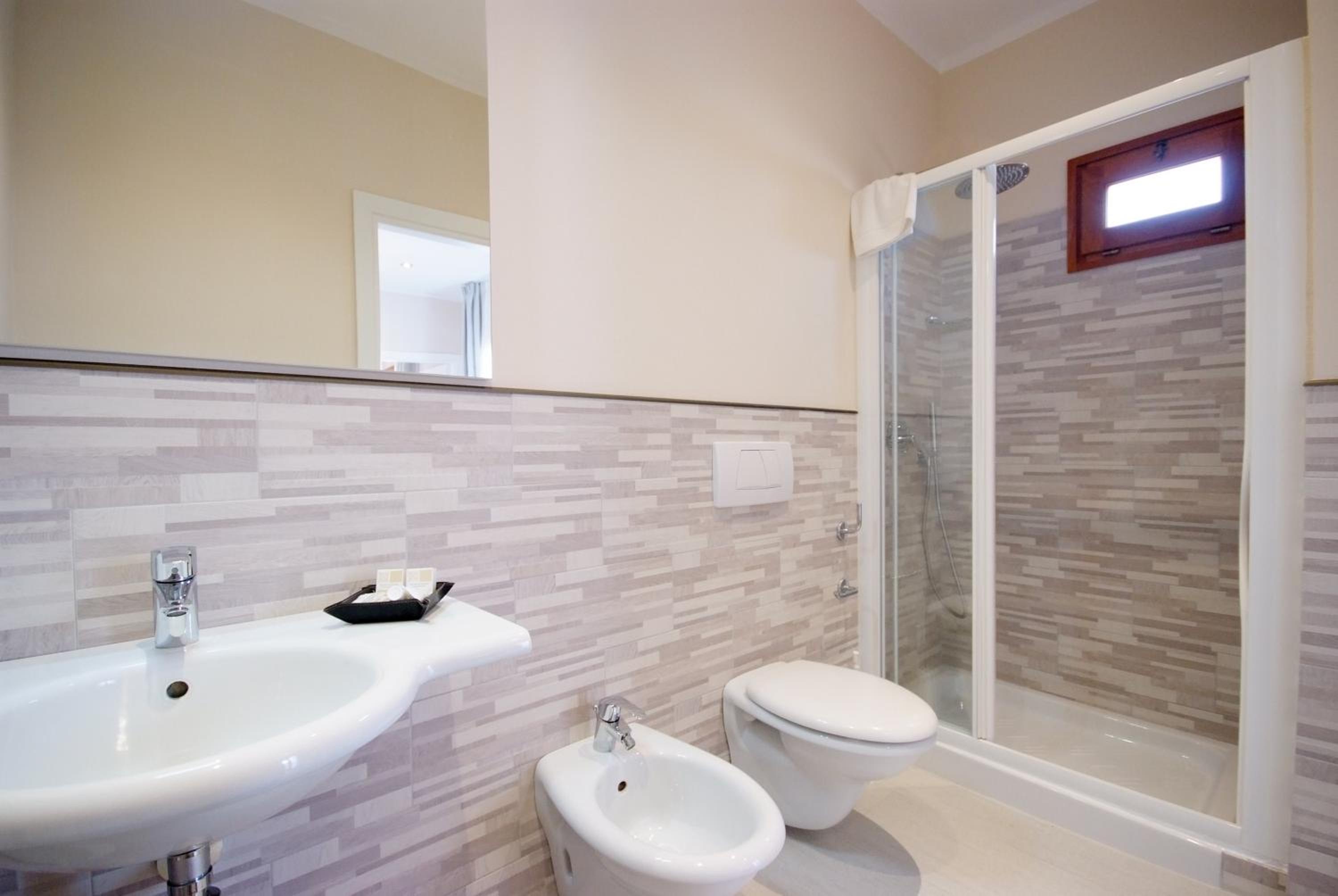Double Room with Sea View - Photo 3