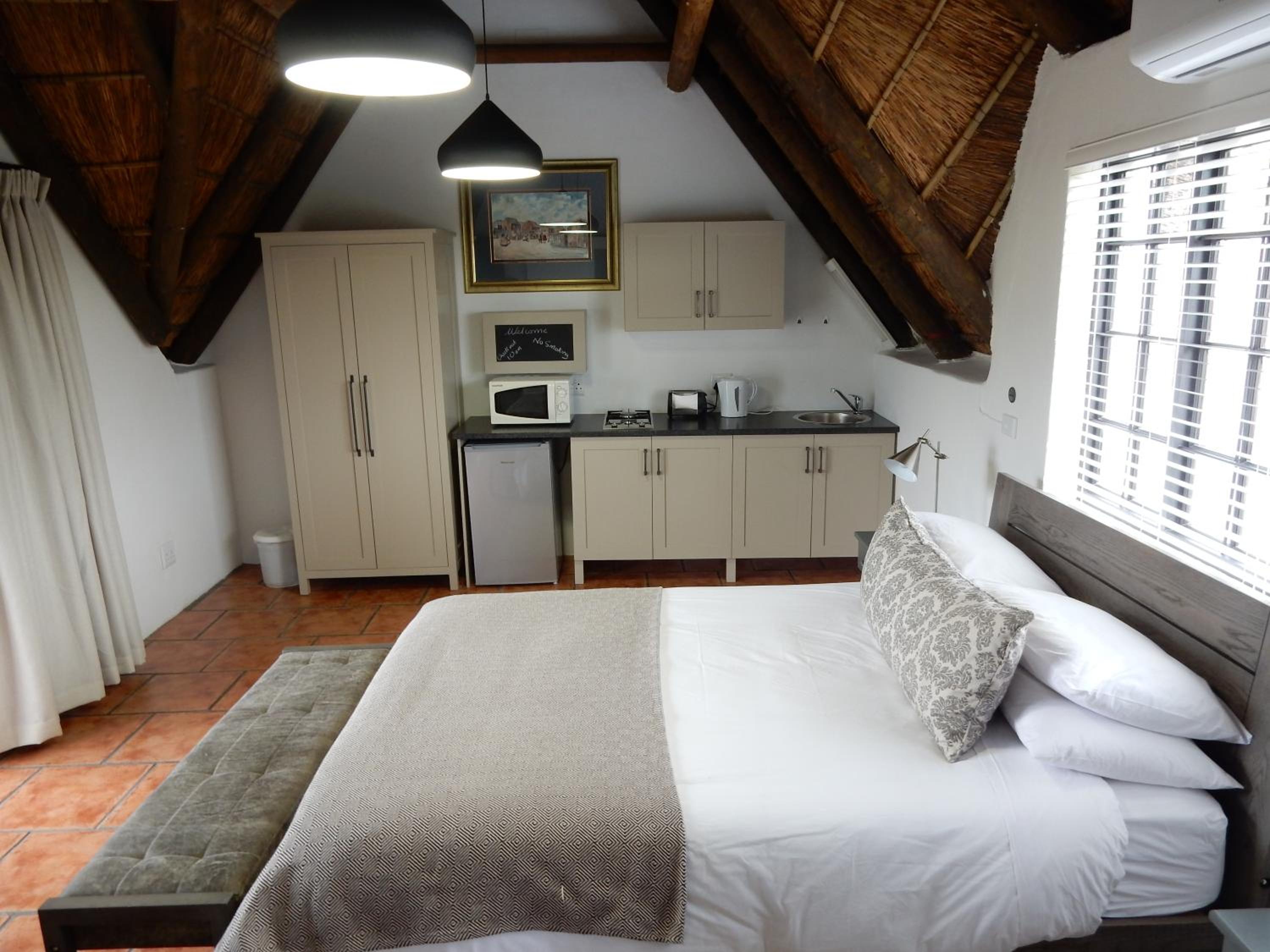Queen Room with Mountain View - Photo 4