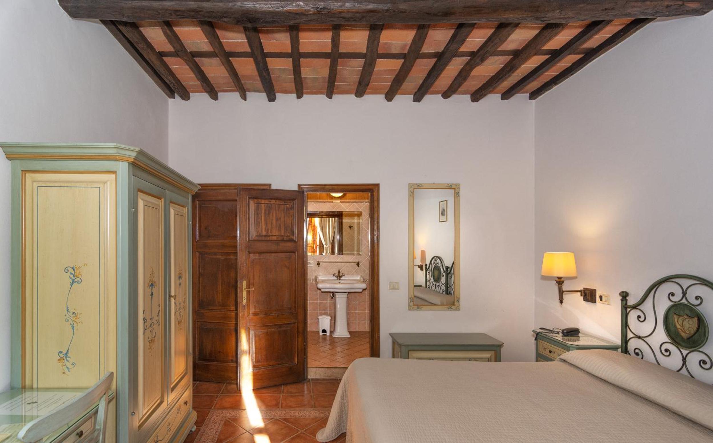 Deluxe Double Room - Photo 17