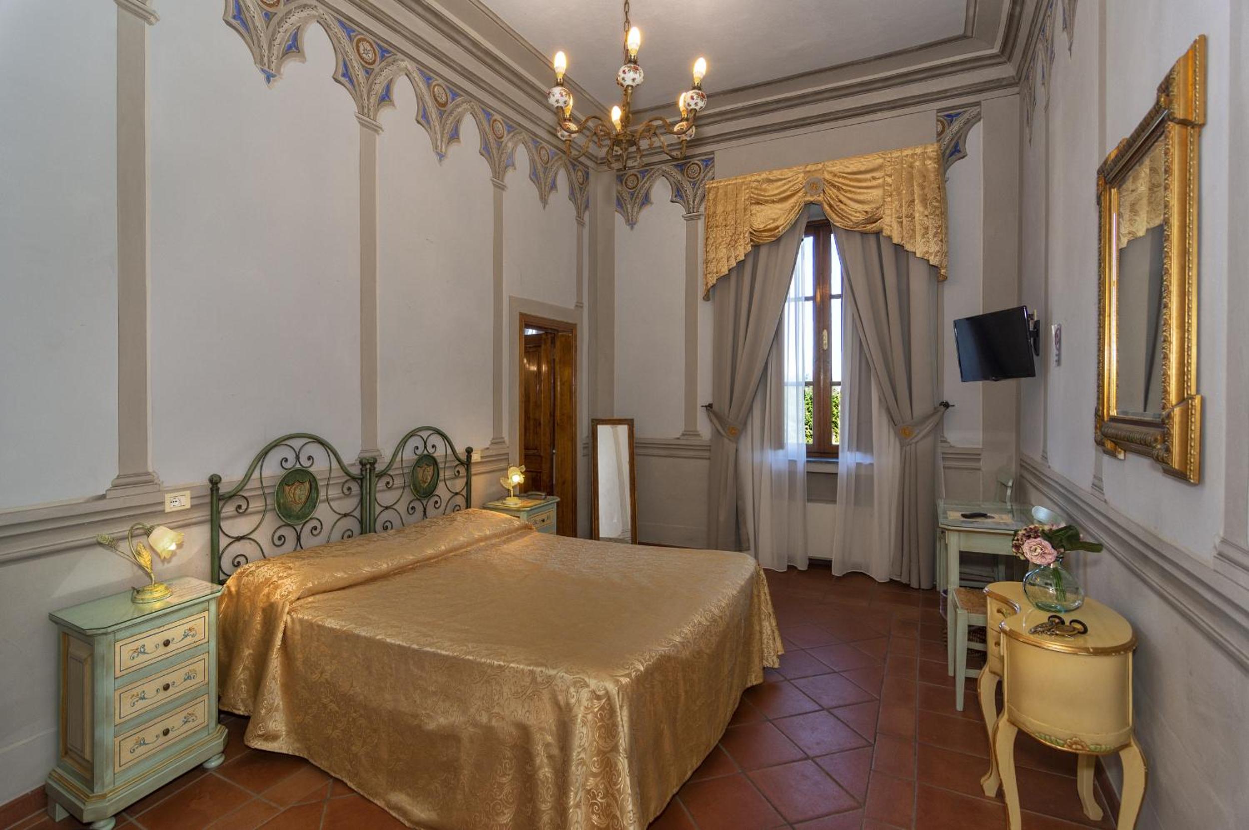 Suite - Photo 1