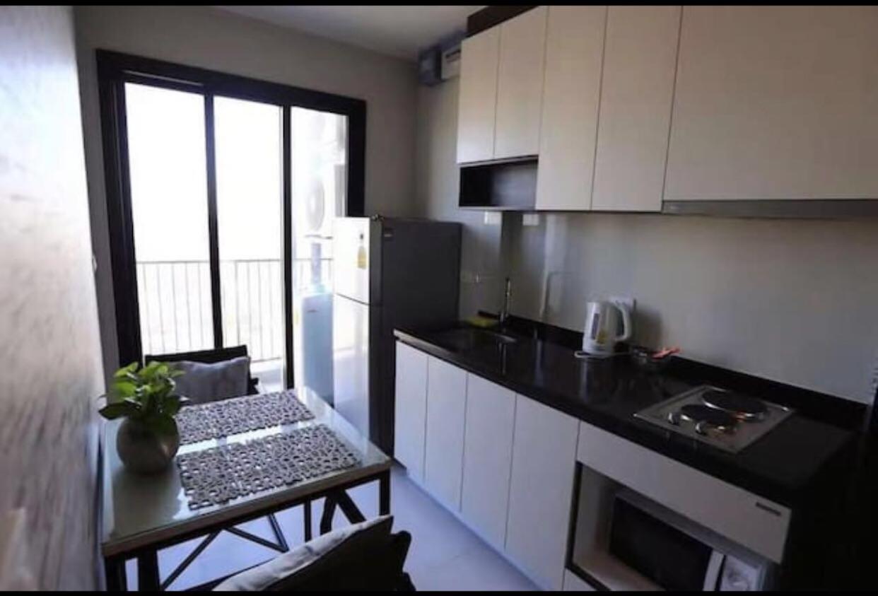 One-Bedroom Apartment - Photo 2