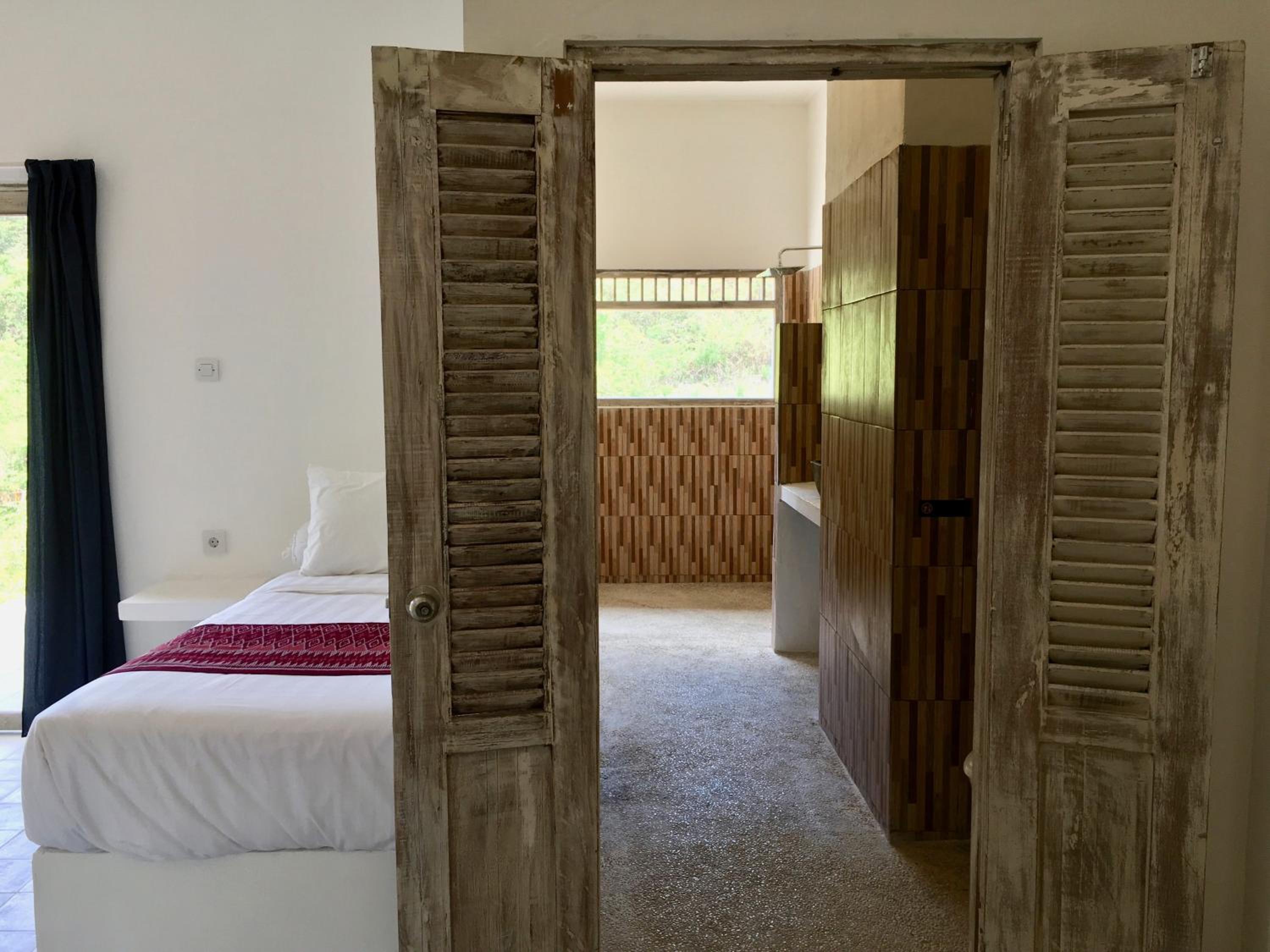 Deluxe Room - Photo 13