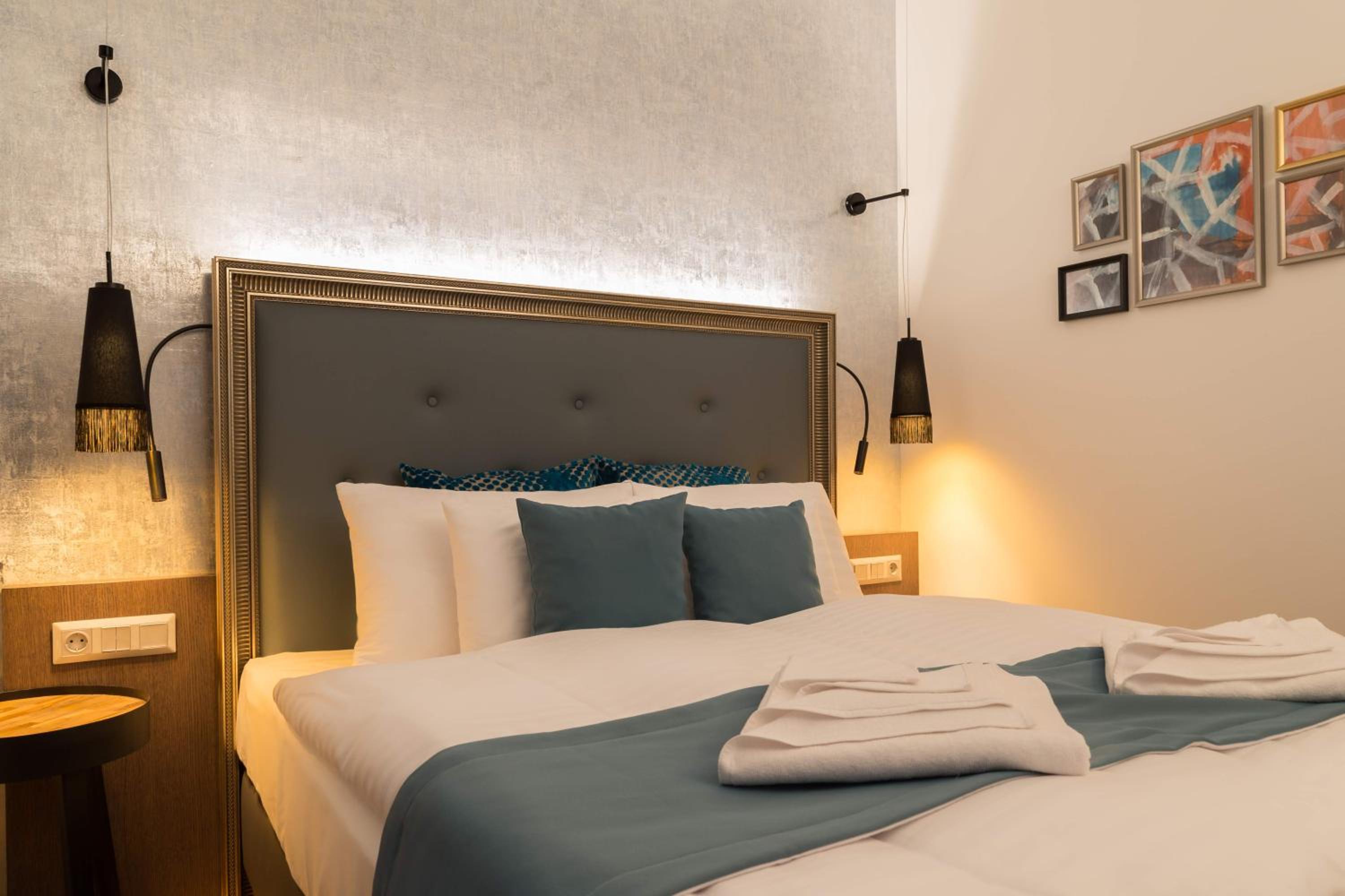 מלון ממוריז בודפשט — Deluxe Queen Room