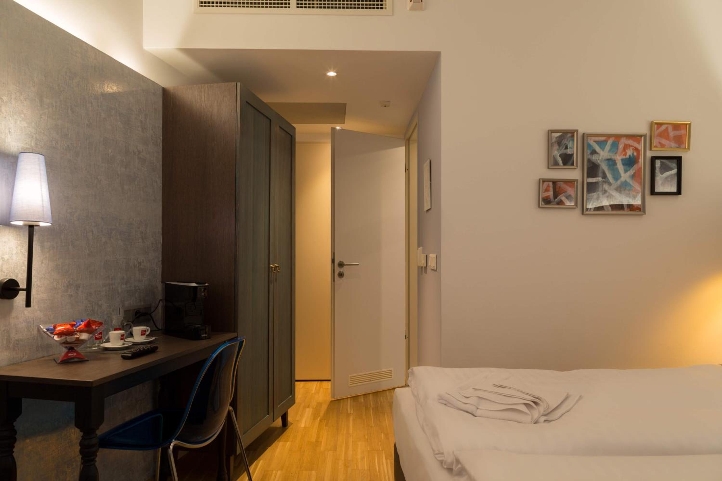 Deluxe Quadruple Room - Photo 4