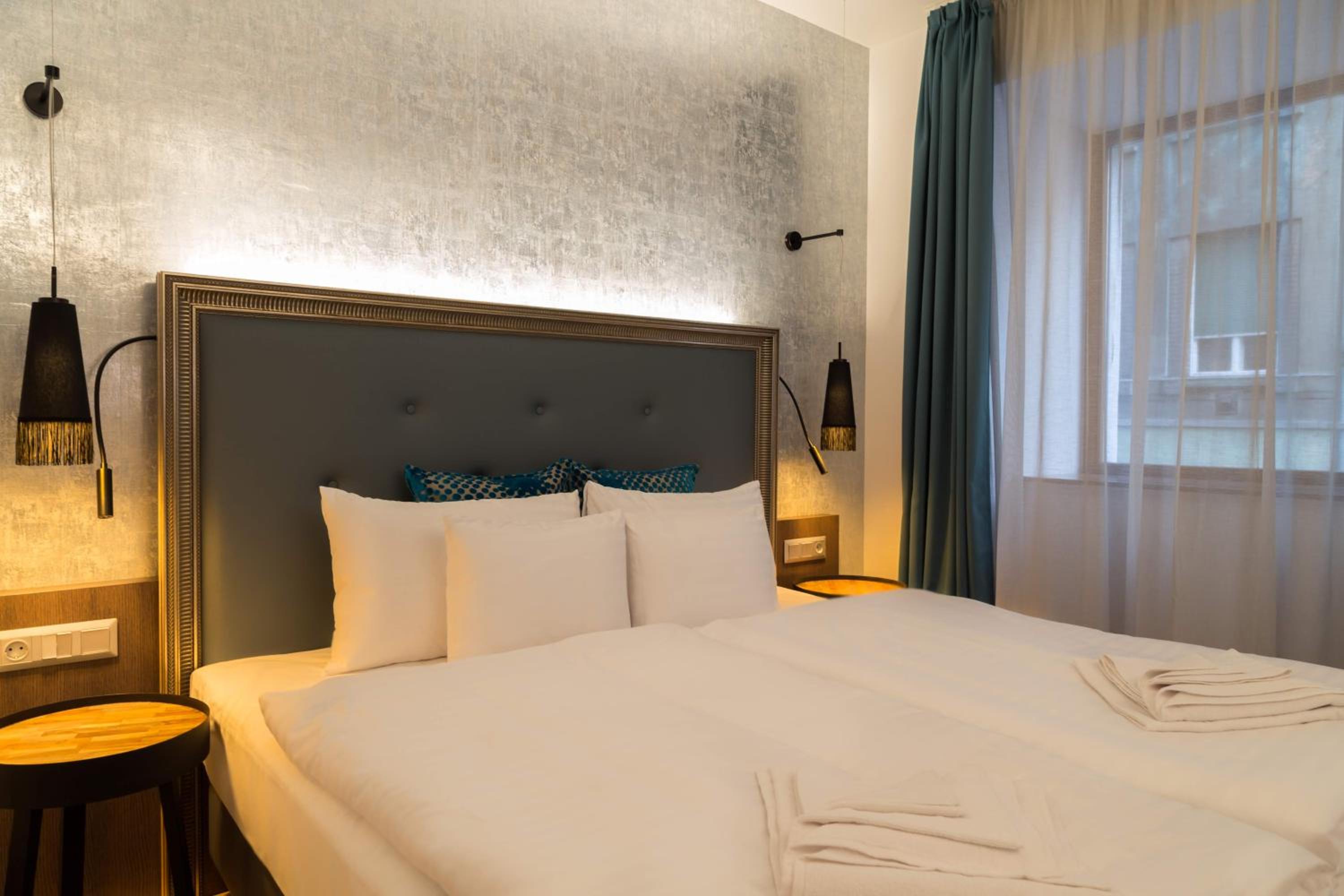 Deluxe Double or Twin Room - Photo 5
