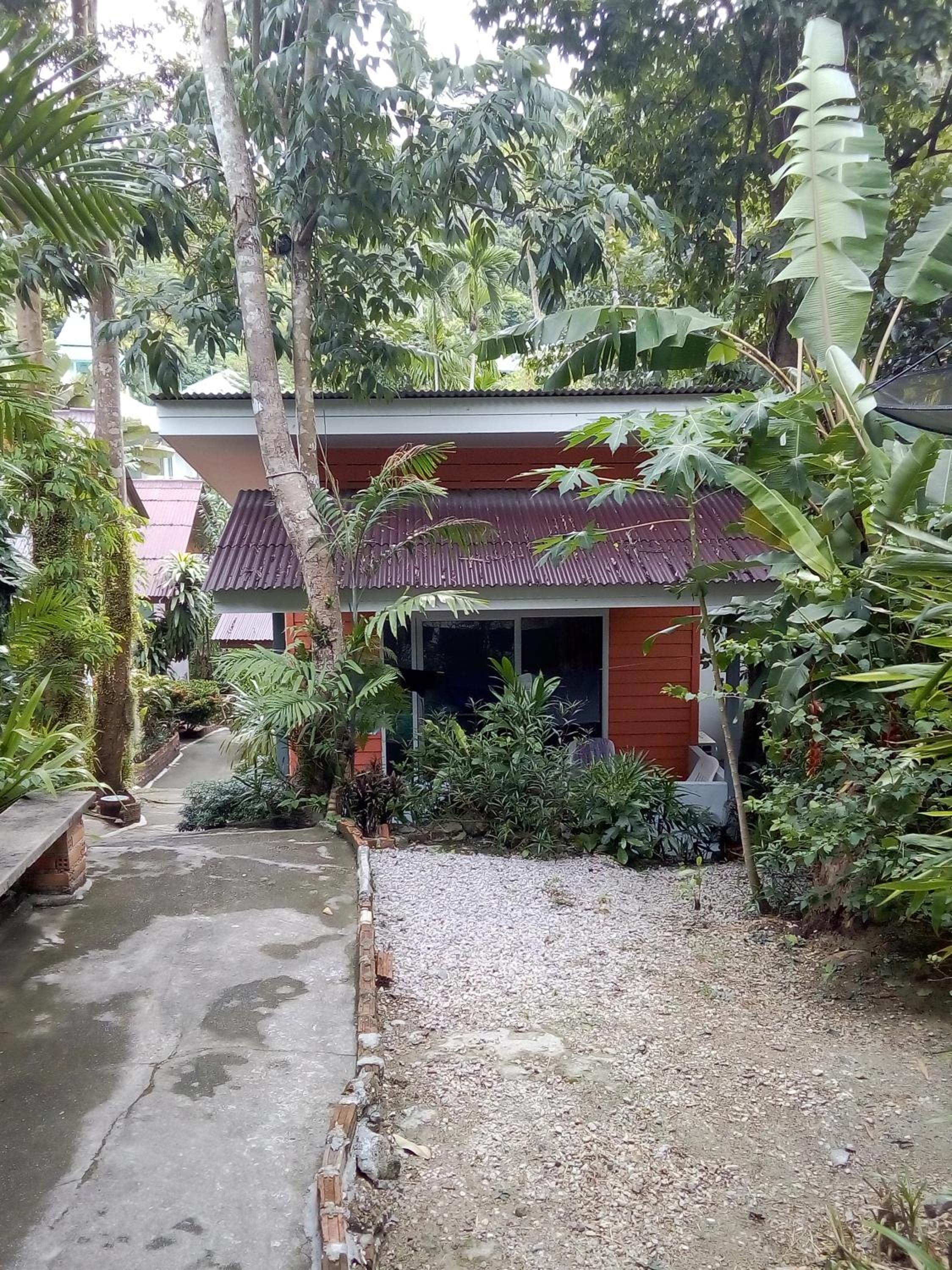 Superior Bungalow - Photo 2