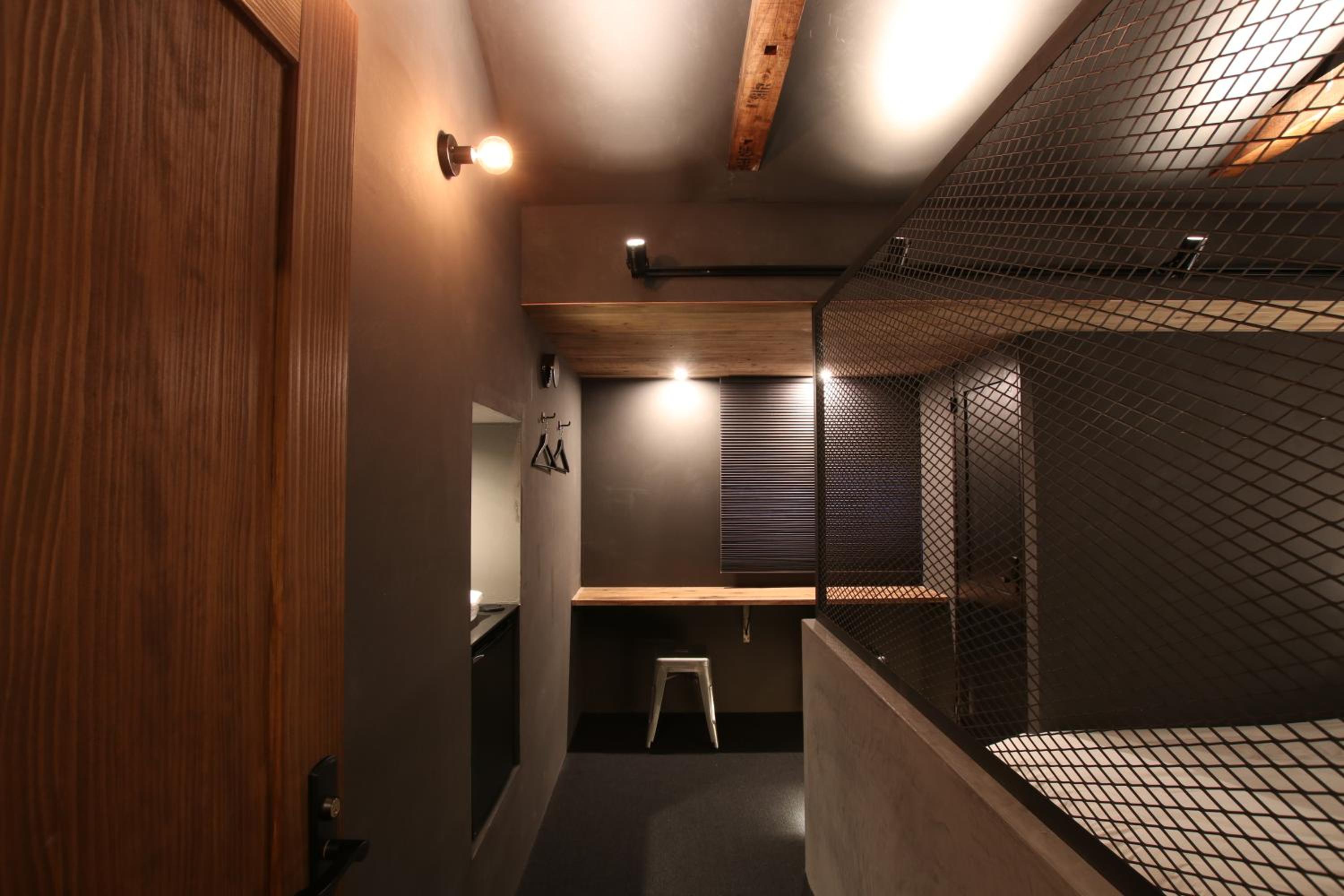 Standard Twin Room with Shared Bathroom thumbnail 6