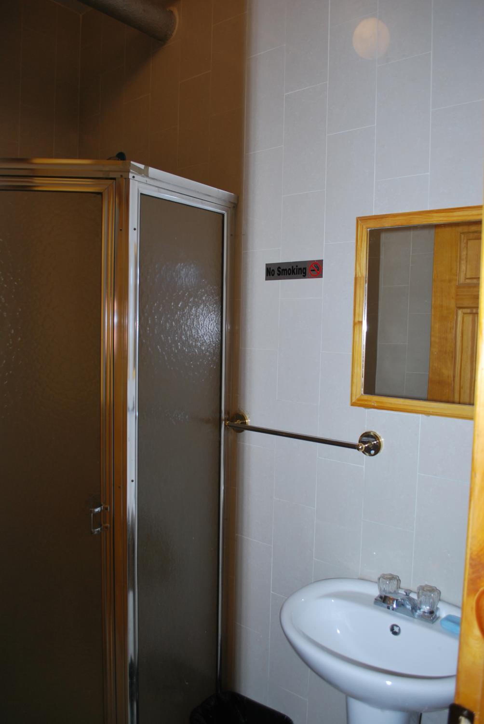 Standard Single Room With Shared Bathroom photo 2