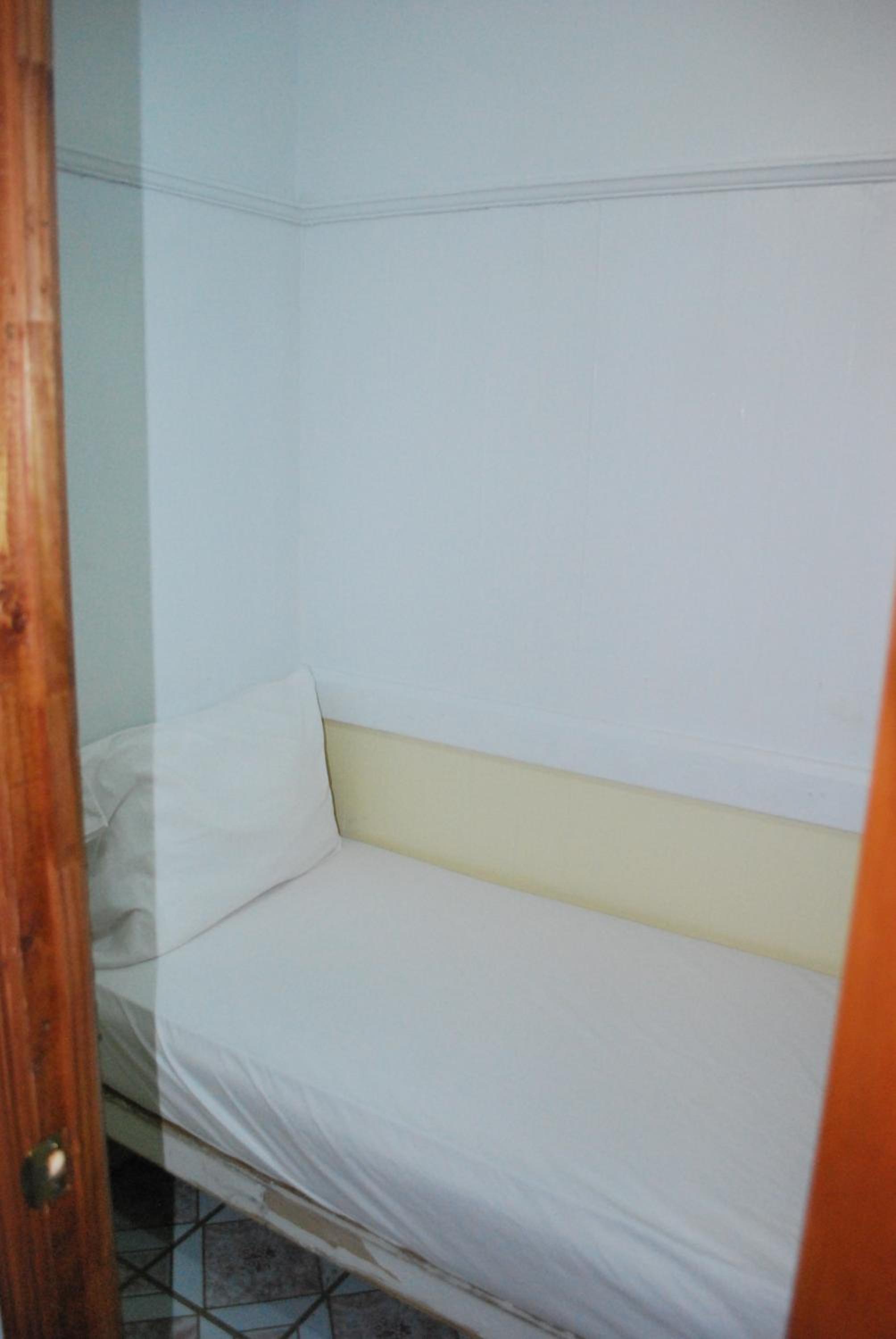 Standard Single Room With Shared Bathroom photo 1