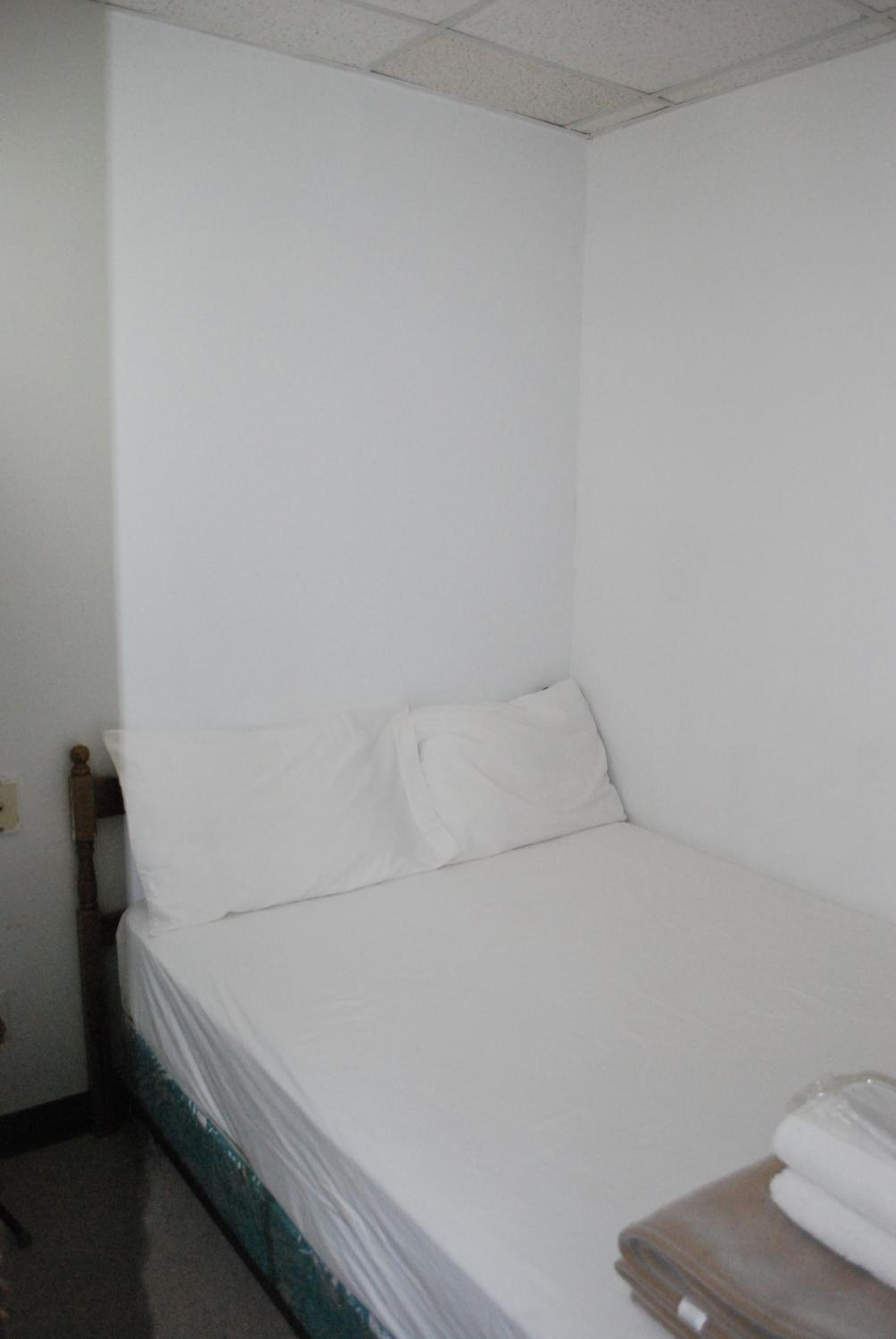 Standard Double Room With Shared Bathroom photo 2