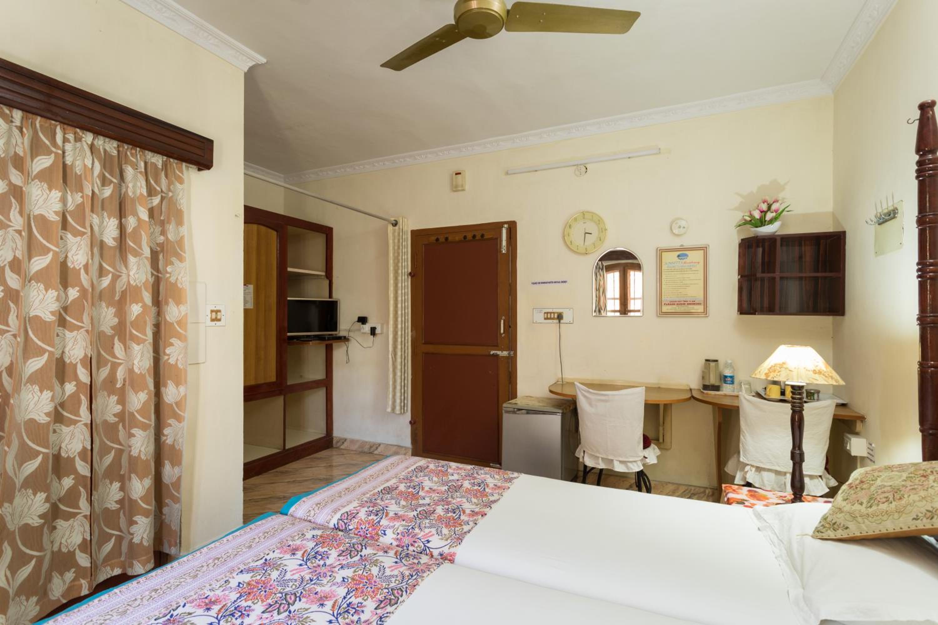 Standard Double Room With Fan photo 2