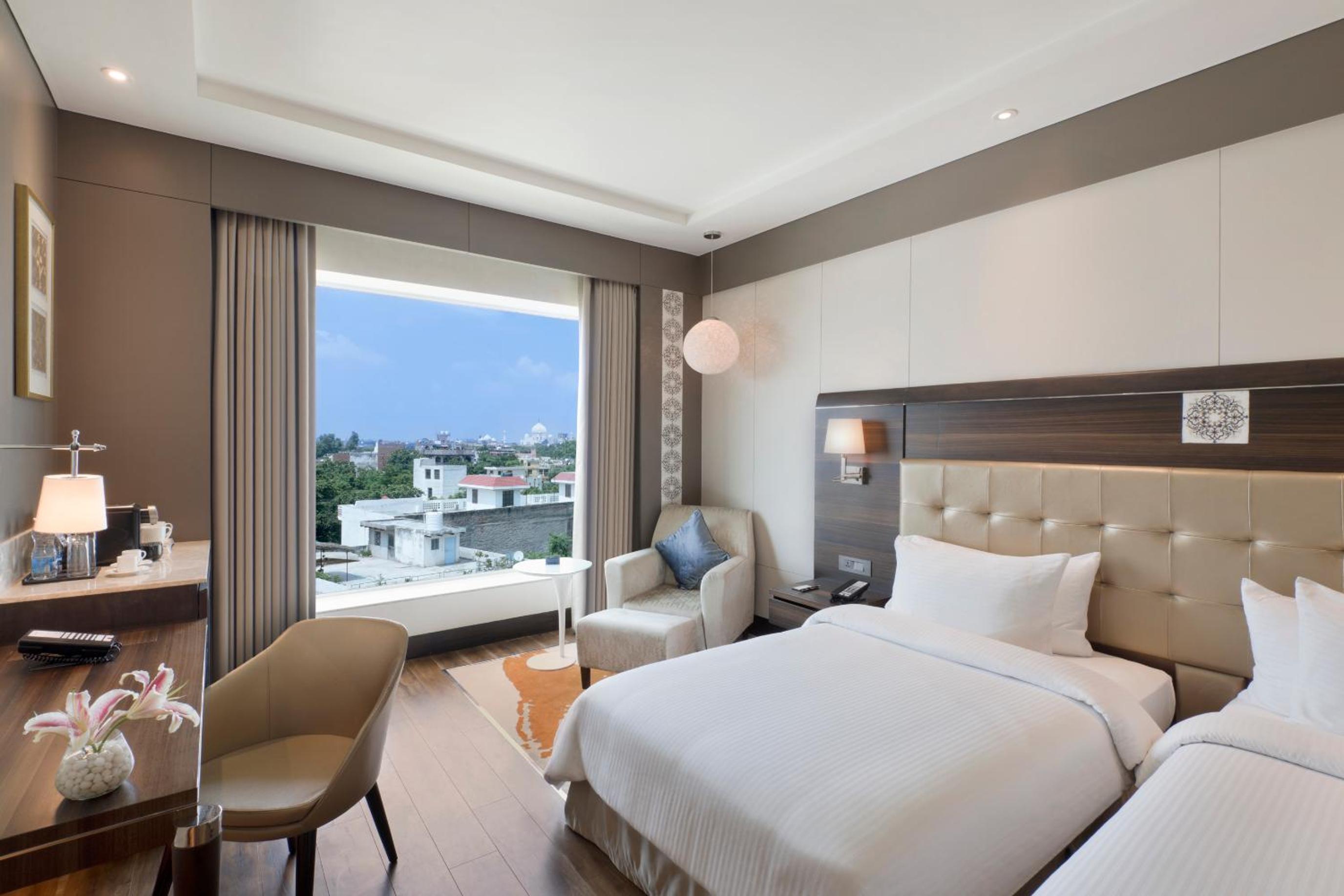Taj Club Room Taj Mahal View Twin Bed with 15% discount on food, beverages, laundry and spa photo 1