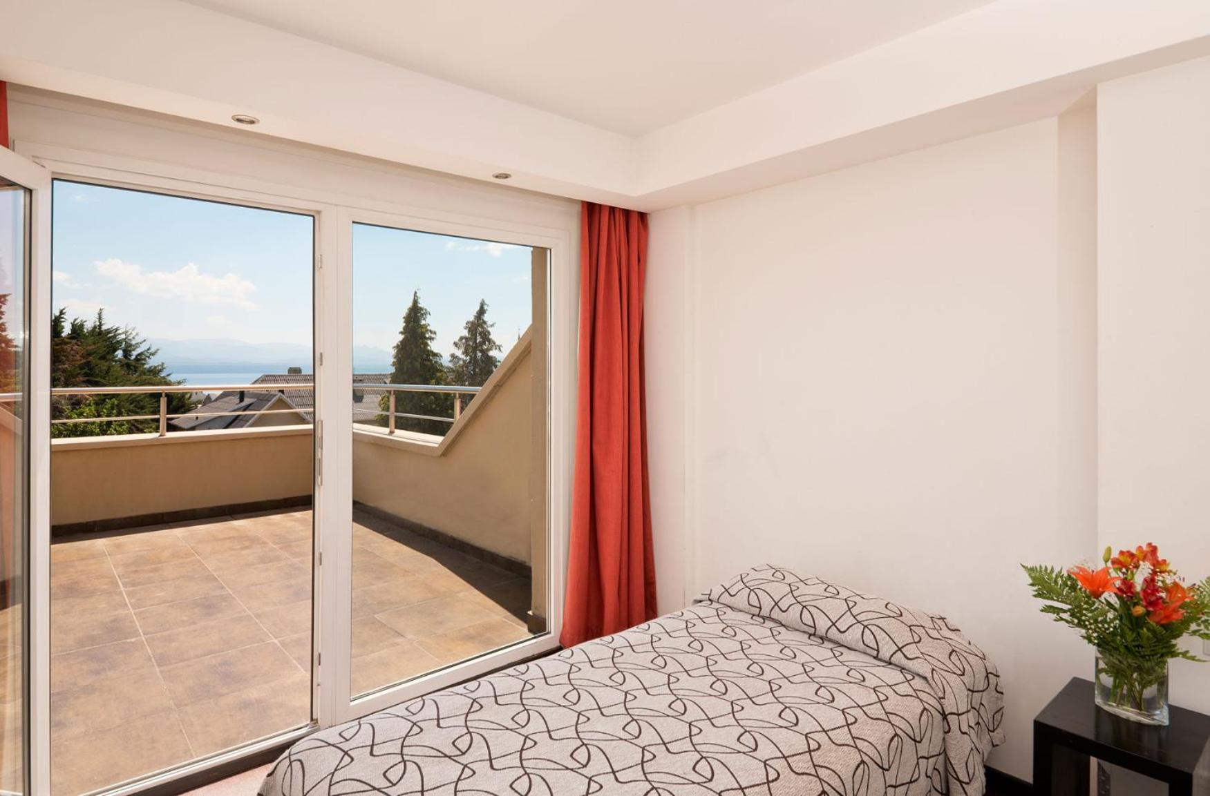 Double Room with Lake View photo 2