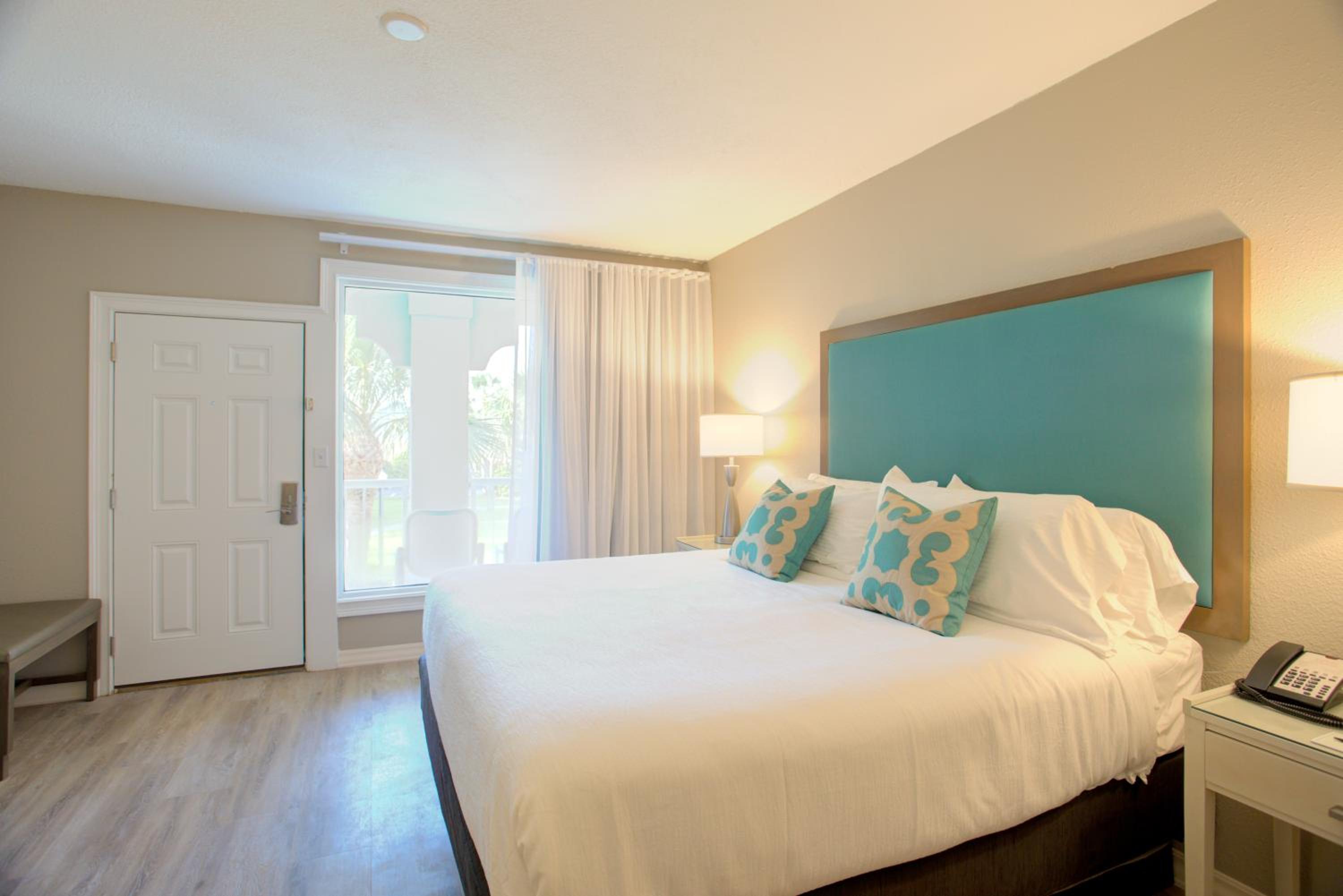 Standard King Room photo 3