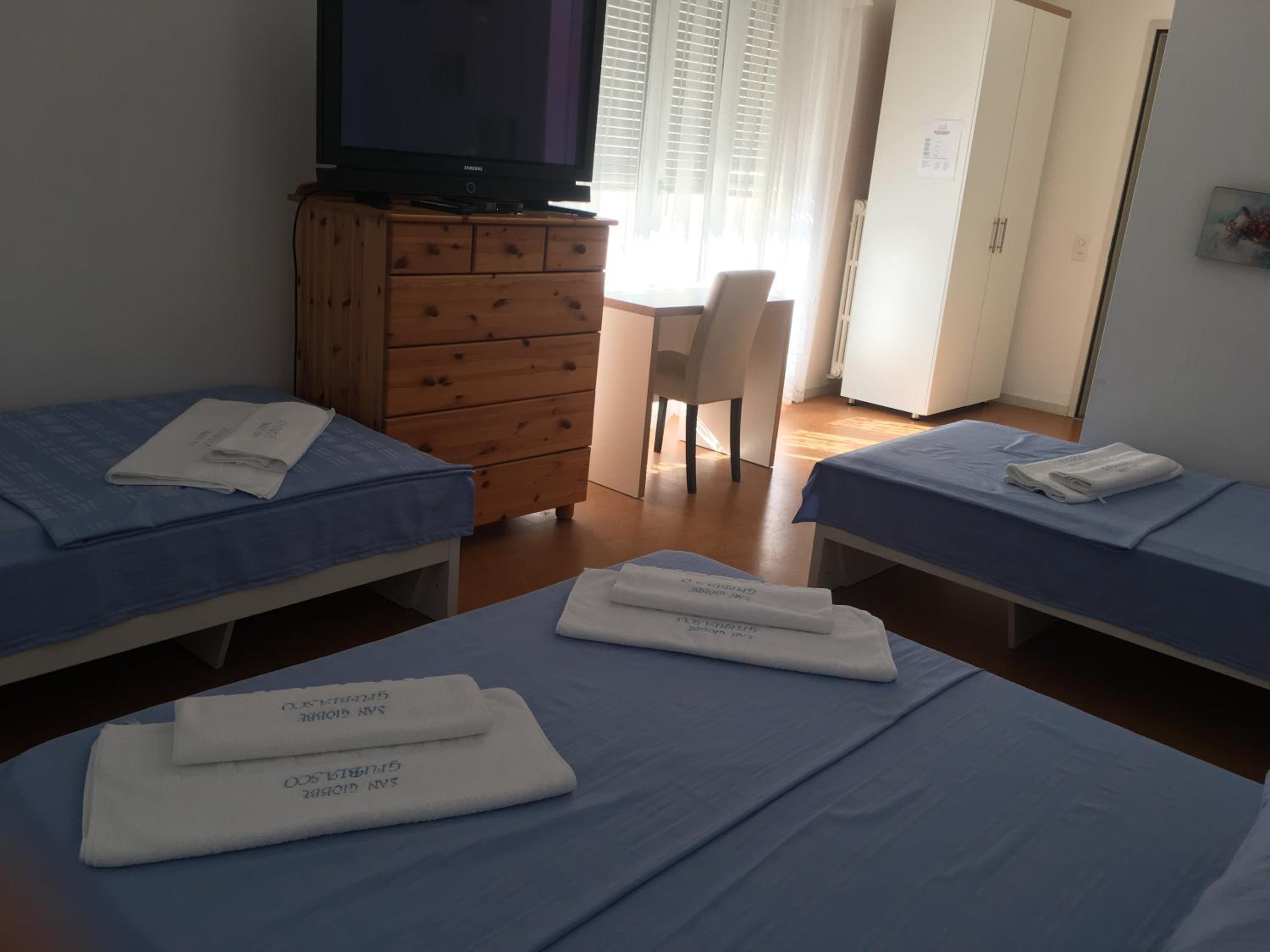 Quadruple Room - Photo 1